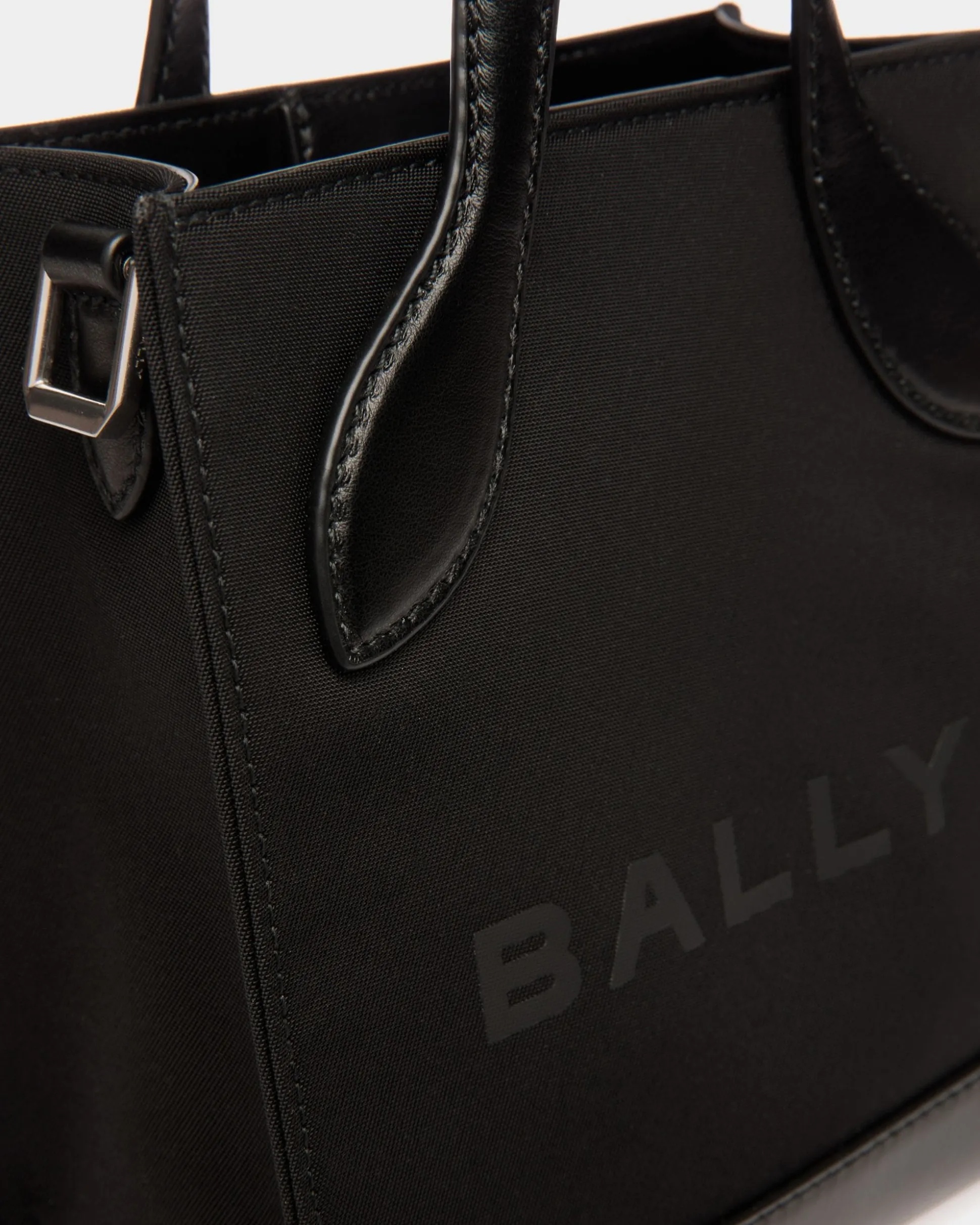 Bar Mini Tragetasche Aus Nylon Und Leder In Schwarz