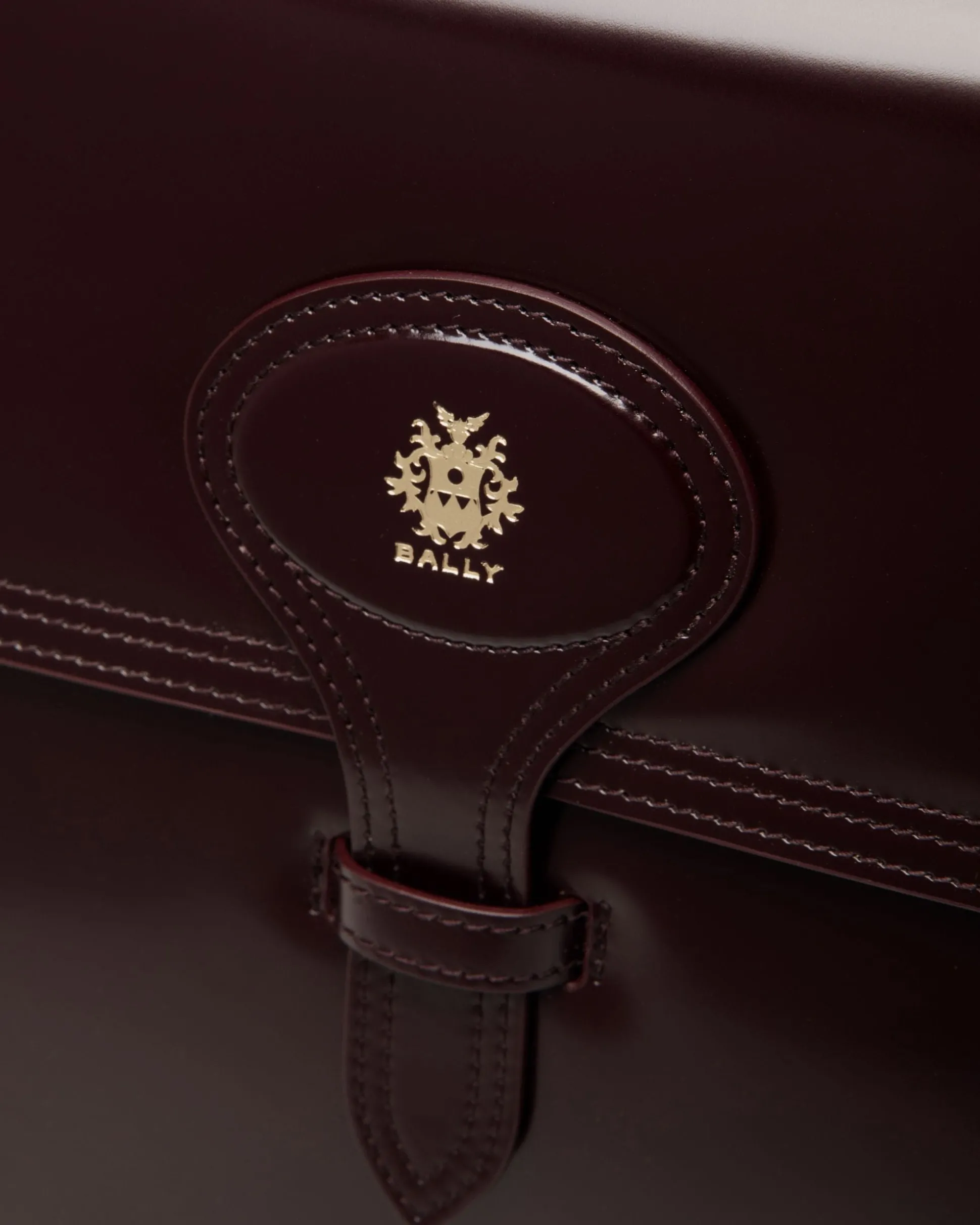 Beckett Schultertasche Aus Gebürstetem Leder In Dunklem Bordeaux