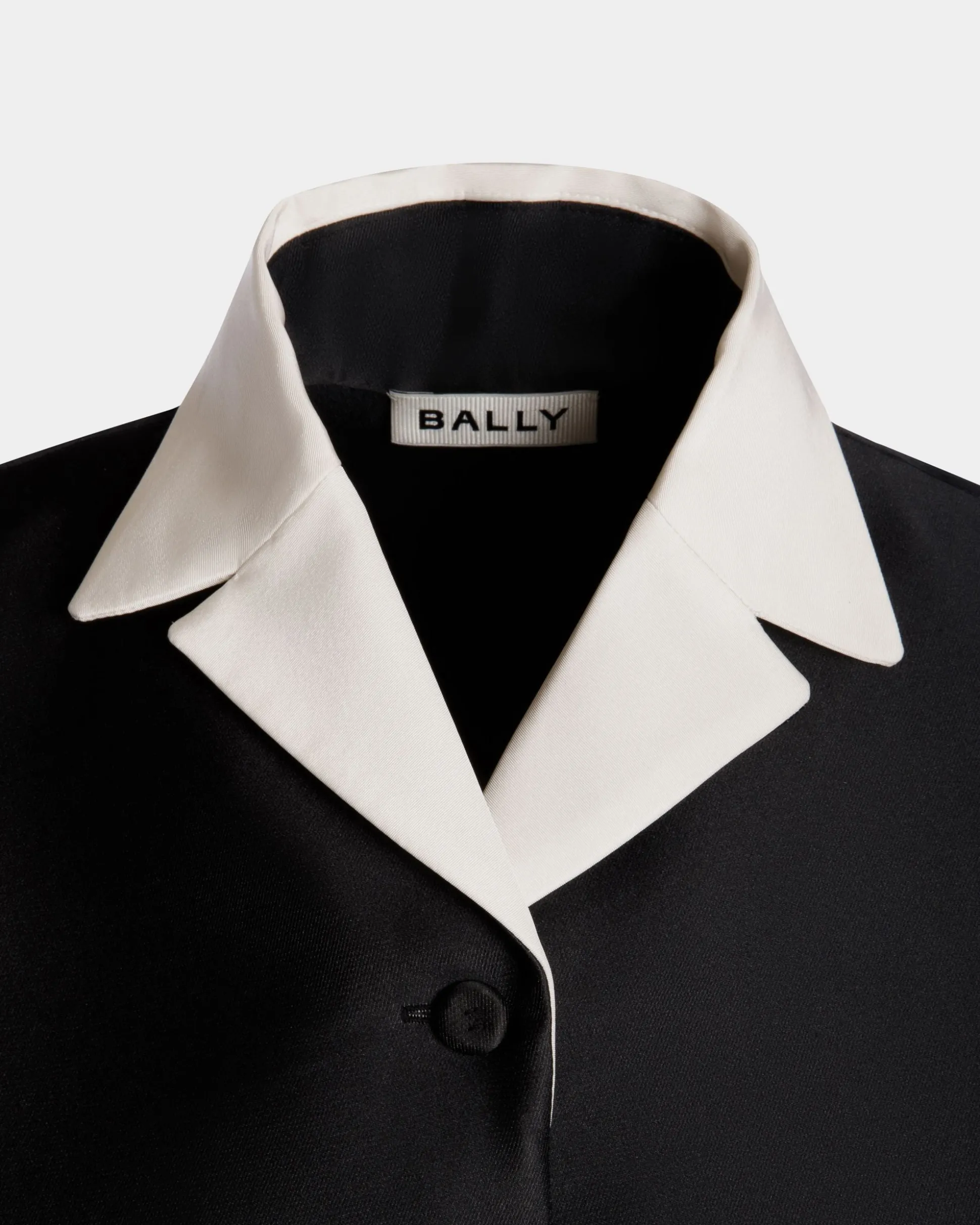 Blazer Mit Kontrastierendem Kragen Aus Schwarzer Seidenmischung