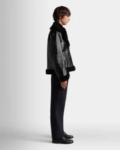 Bomberjacke Aus Leder In Schwarz Aus Der Adrien Brody Travel-Kollektion