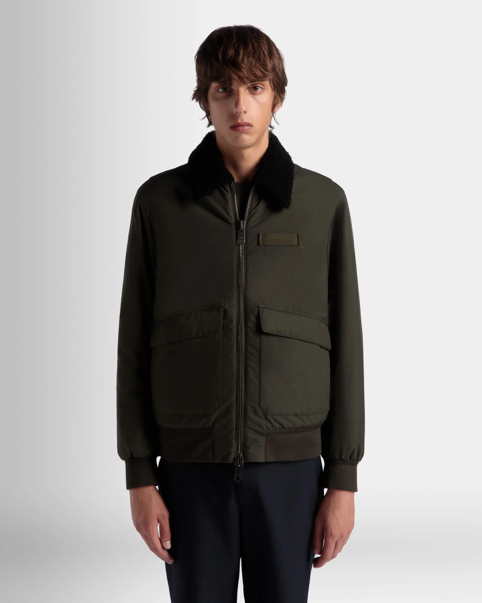 Bomberjacke Aus Nylon In Olive Green Aus Der Adrien Brody Travel-Kollektion