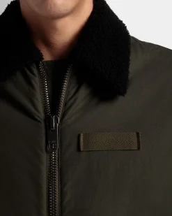 Bomberjacke Aus Nylon In Olive Green Aus Der Adrien Brody Travel-Kollektion