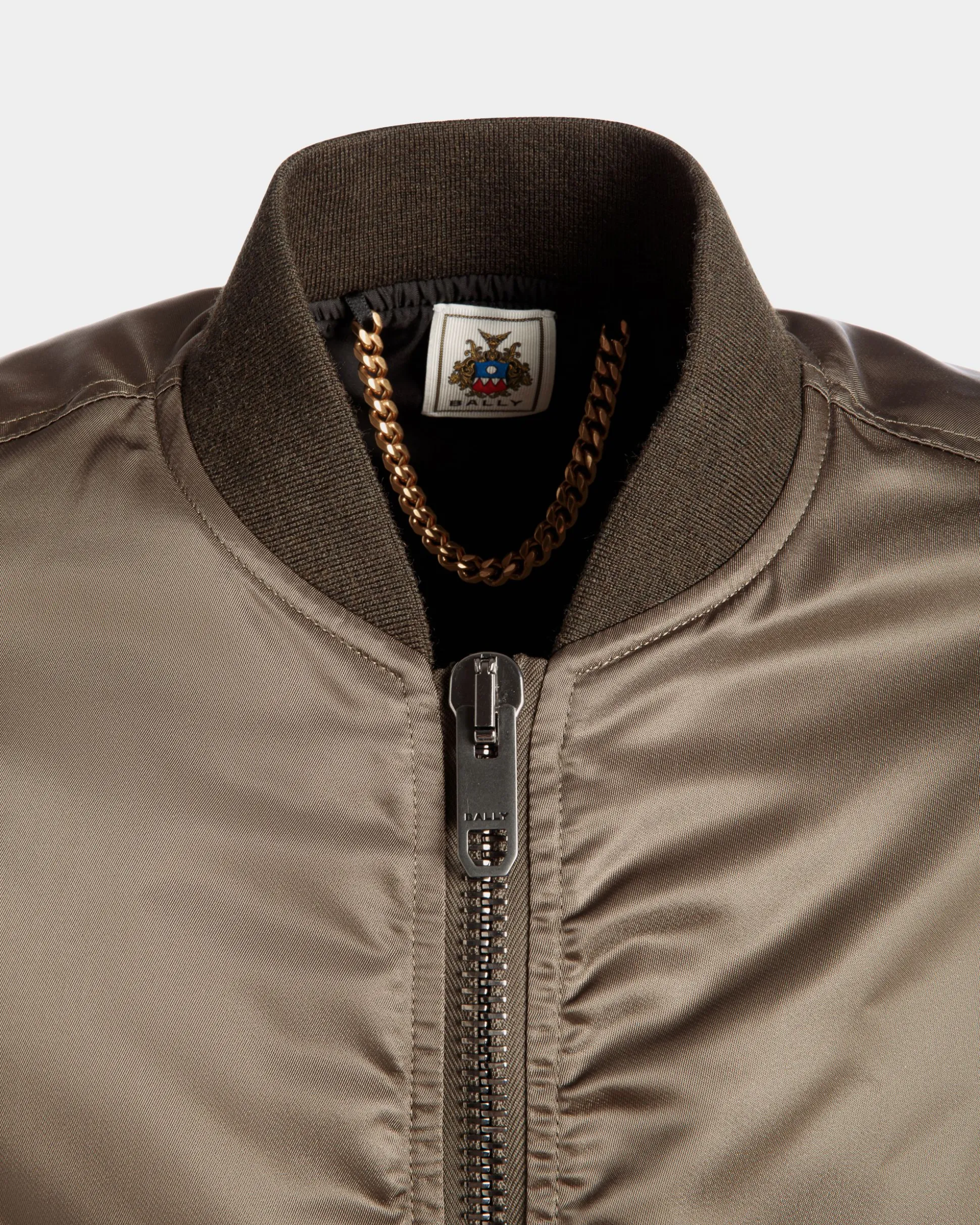 Bomberjacke Aus Nylon In Military Green Aus Der Adrien Brody Travel-Kollektion
