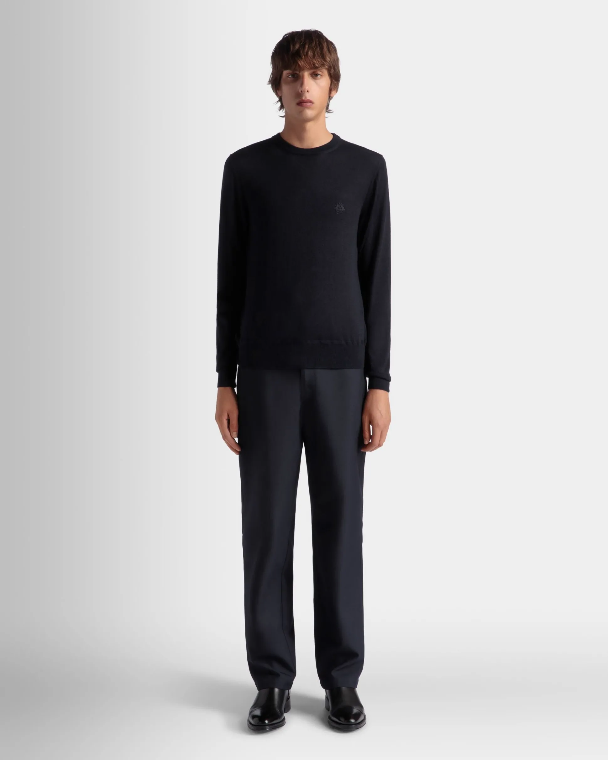 Chino-Hose Aus Einer Wollmischung In Navy Blue Aus Der Adrien Brody Travel-Kollektion