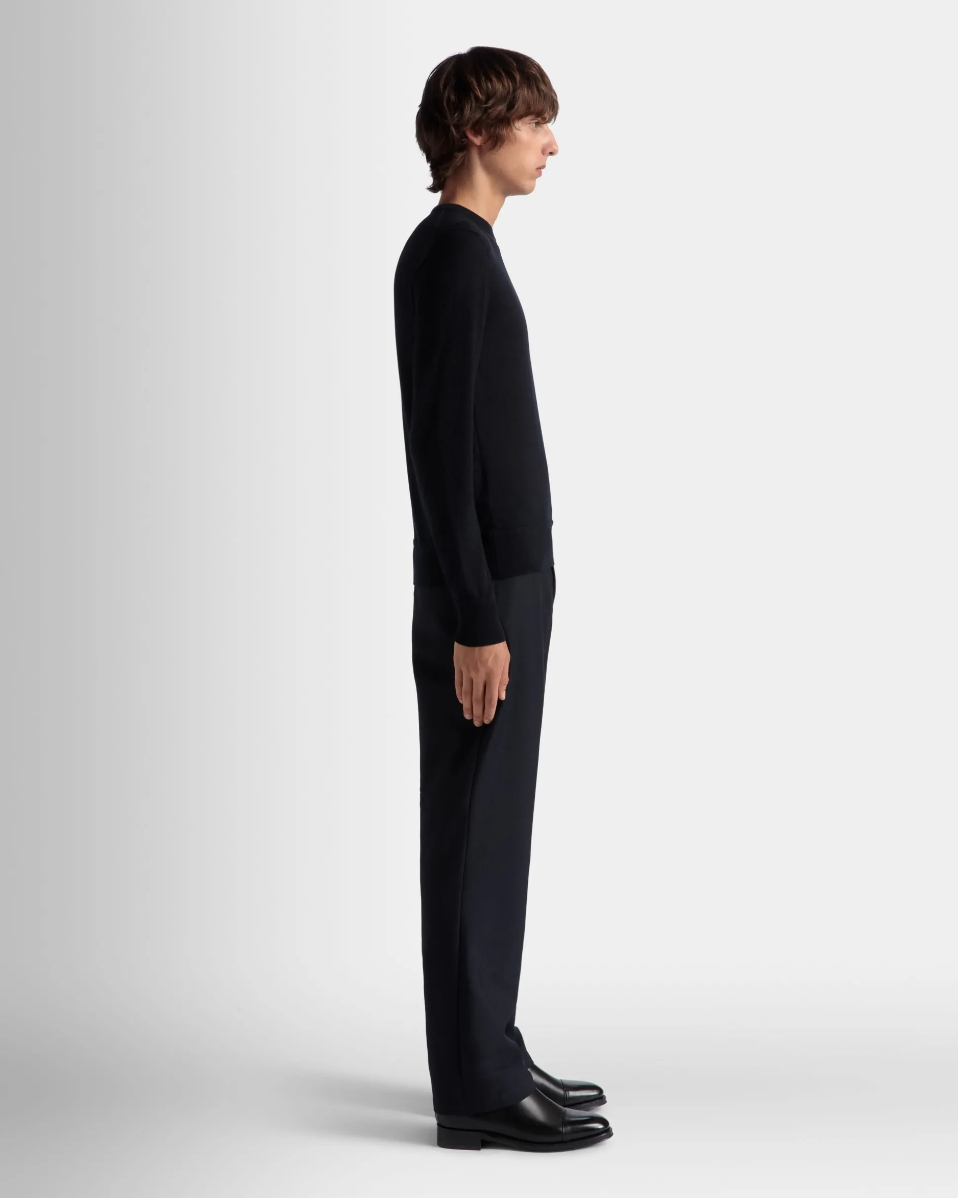 Chino-Hose Aus Einer Wollmischung In Navy Blue Aus Der Adrien Brody Travel-Kollektion