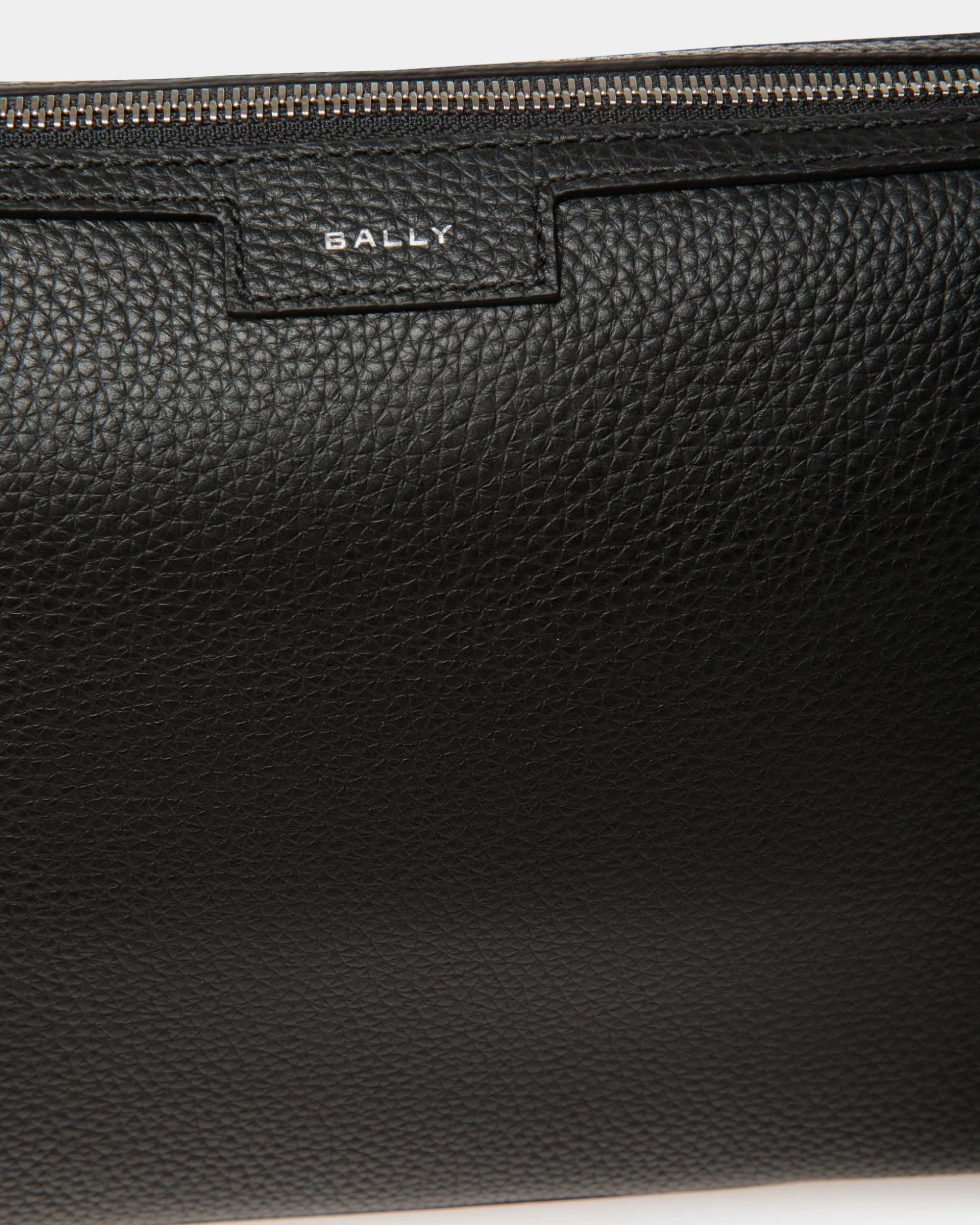 Code Kleine Messenger-Tasche Aus Genarbtem Schwarzem Leder