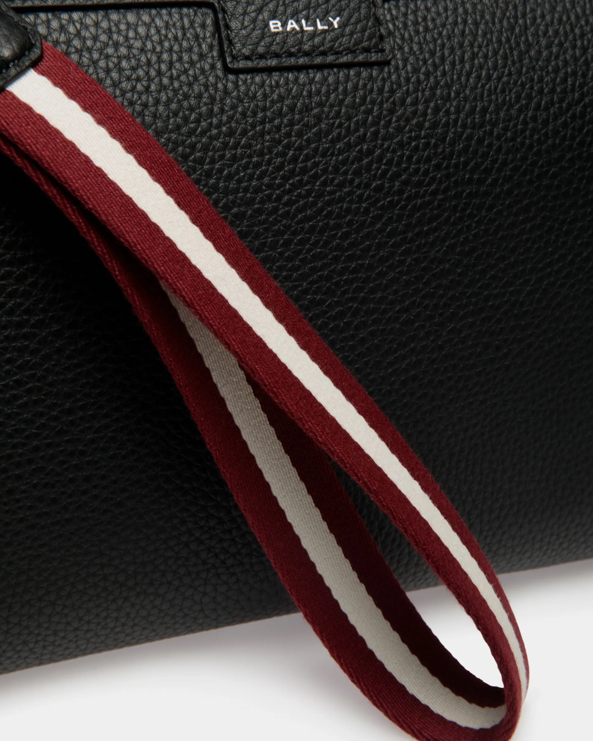 Code Pochette Aus Genarbtem Leder In Schwarz