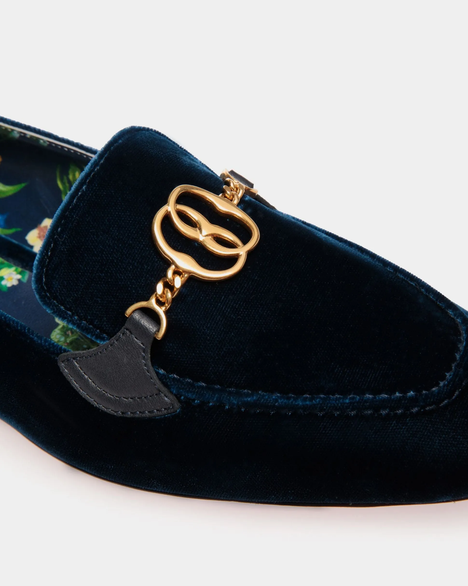 Daily Emblem Loafer Aus Samt In Navy Blue