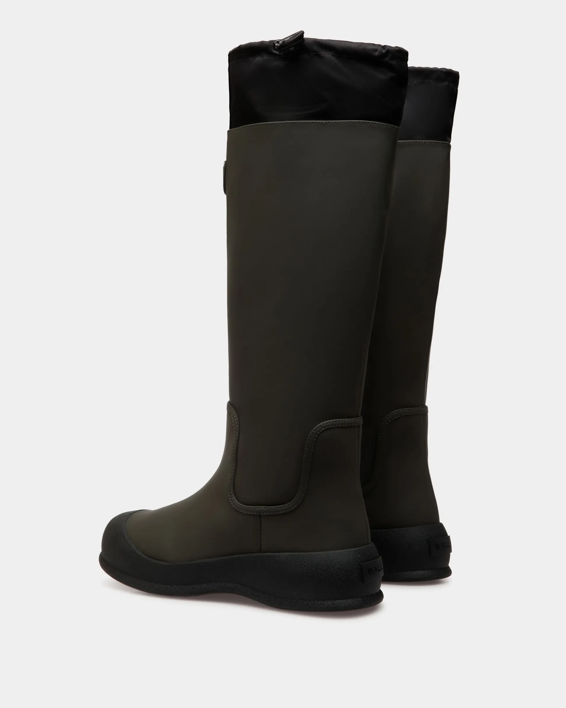 Frei Stiefel Aus Gummiertem Leder In Military Green