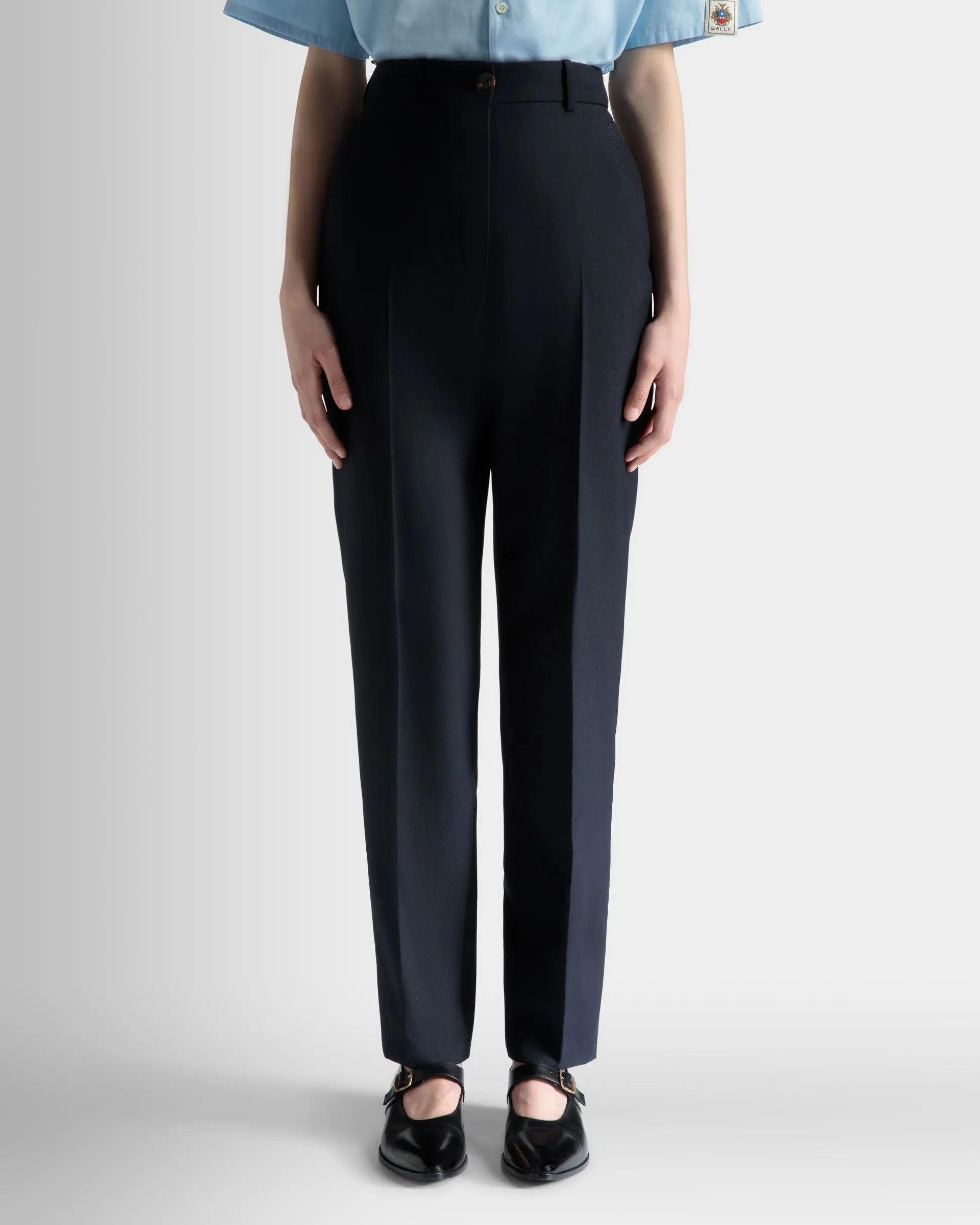 Gerade Geschnittene Hose Aus Einer Wollmischung In Navy Blue
