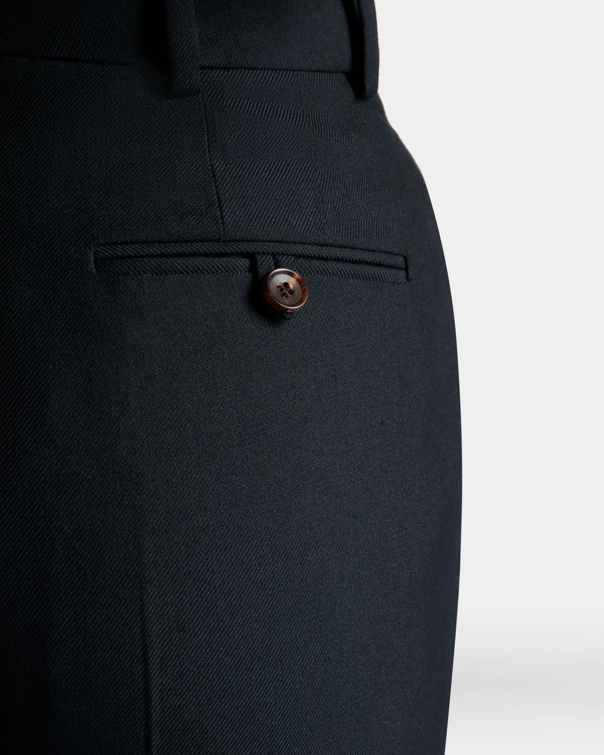 Gerade Geschnittene Hose Aus Einer Wollmischung In Navy Blue