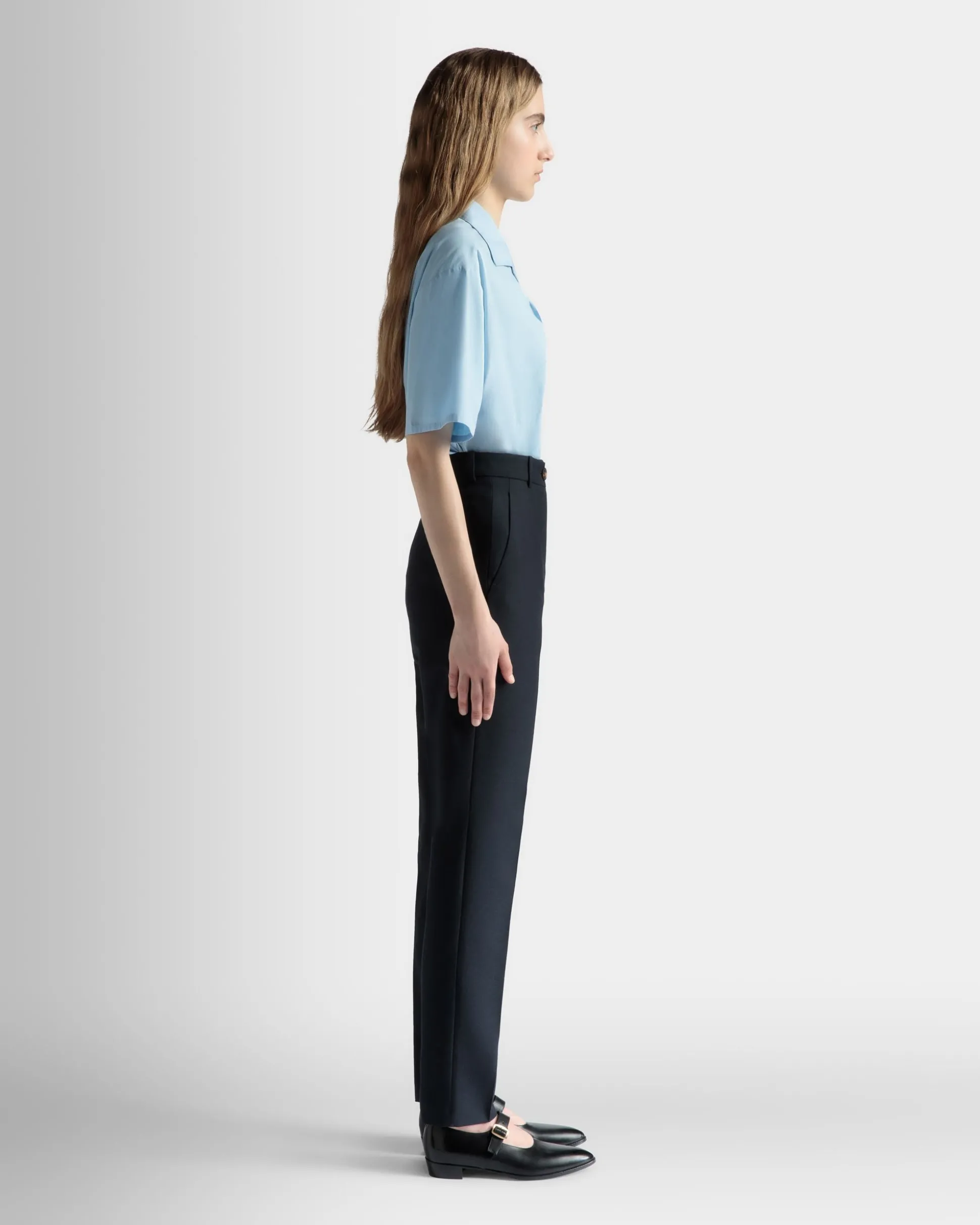 Gerade Geschnittene Hose Aus Einer Wollmischung In Navy Blue