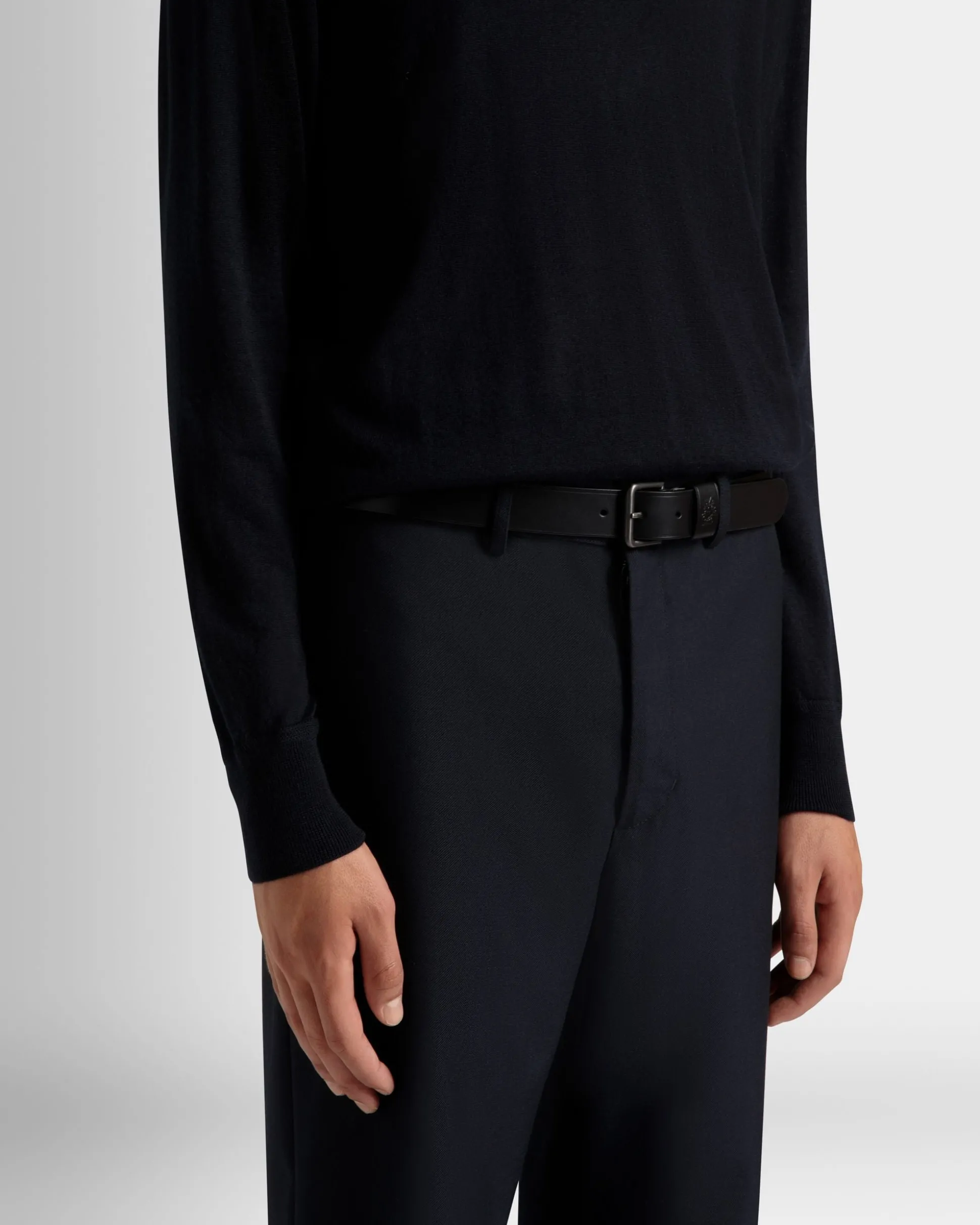 Gürtel Aus Leder In Schwarz Aus Der Adrien Brody Travel-Kollektion