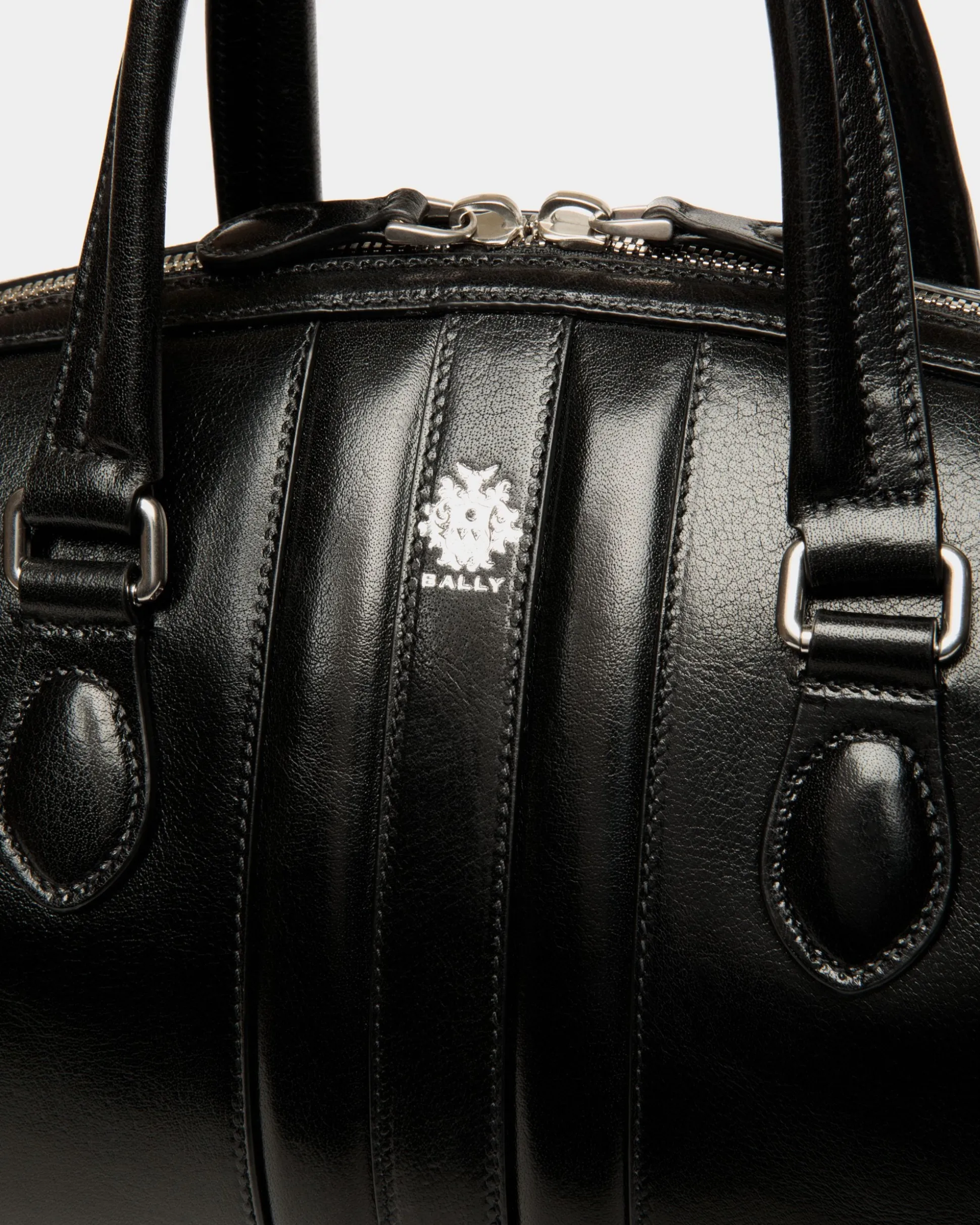 Henkeltasche Beckett Aus Leder In Schwarz
