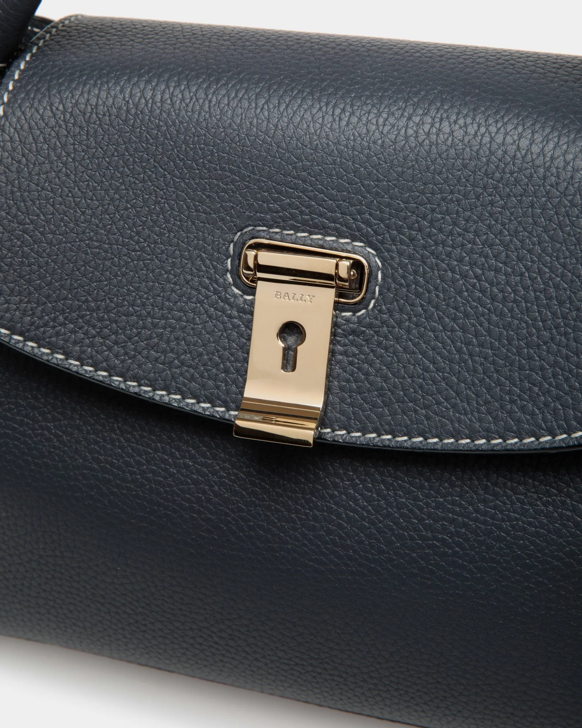 Kleine Lock Me Henkeltasche Aus Leder