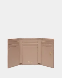 Lock Me Geldbörse Aus Genarbtem Leder In Light Beige