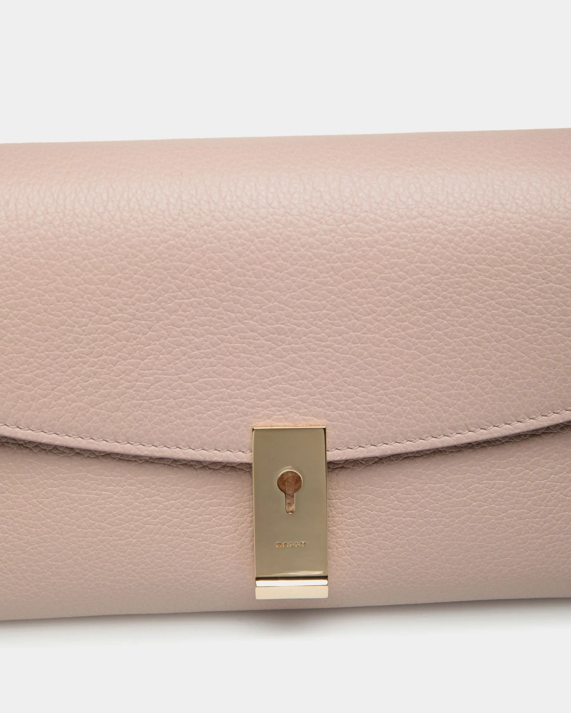 Lock Me Multifunktionale Minitasche Aus Genarbtem Leder In Hellbeige