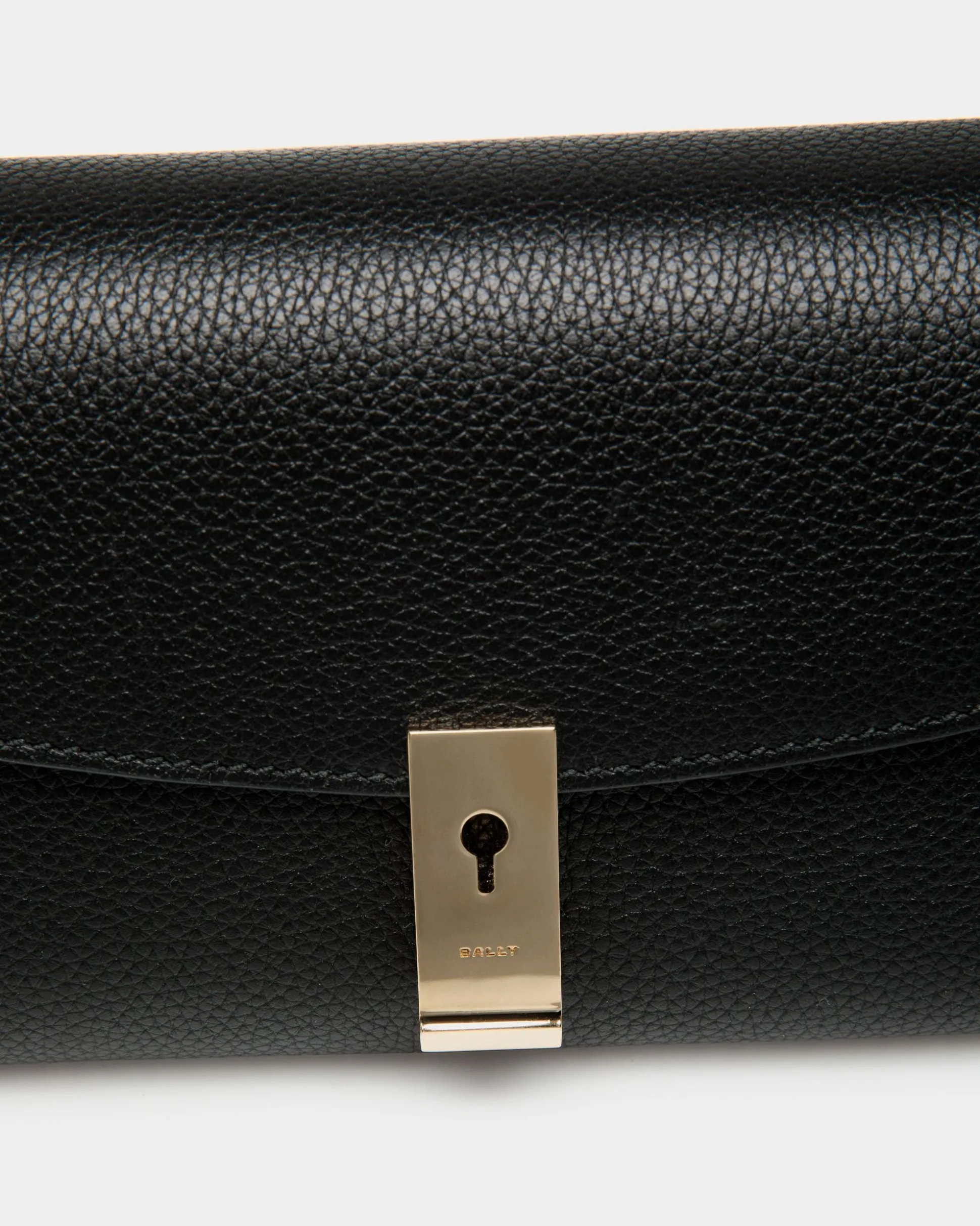 Lock Me Multifunktionale Minitasche Aus Genarbtem Leder In Schwarz