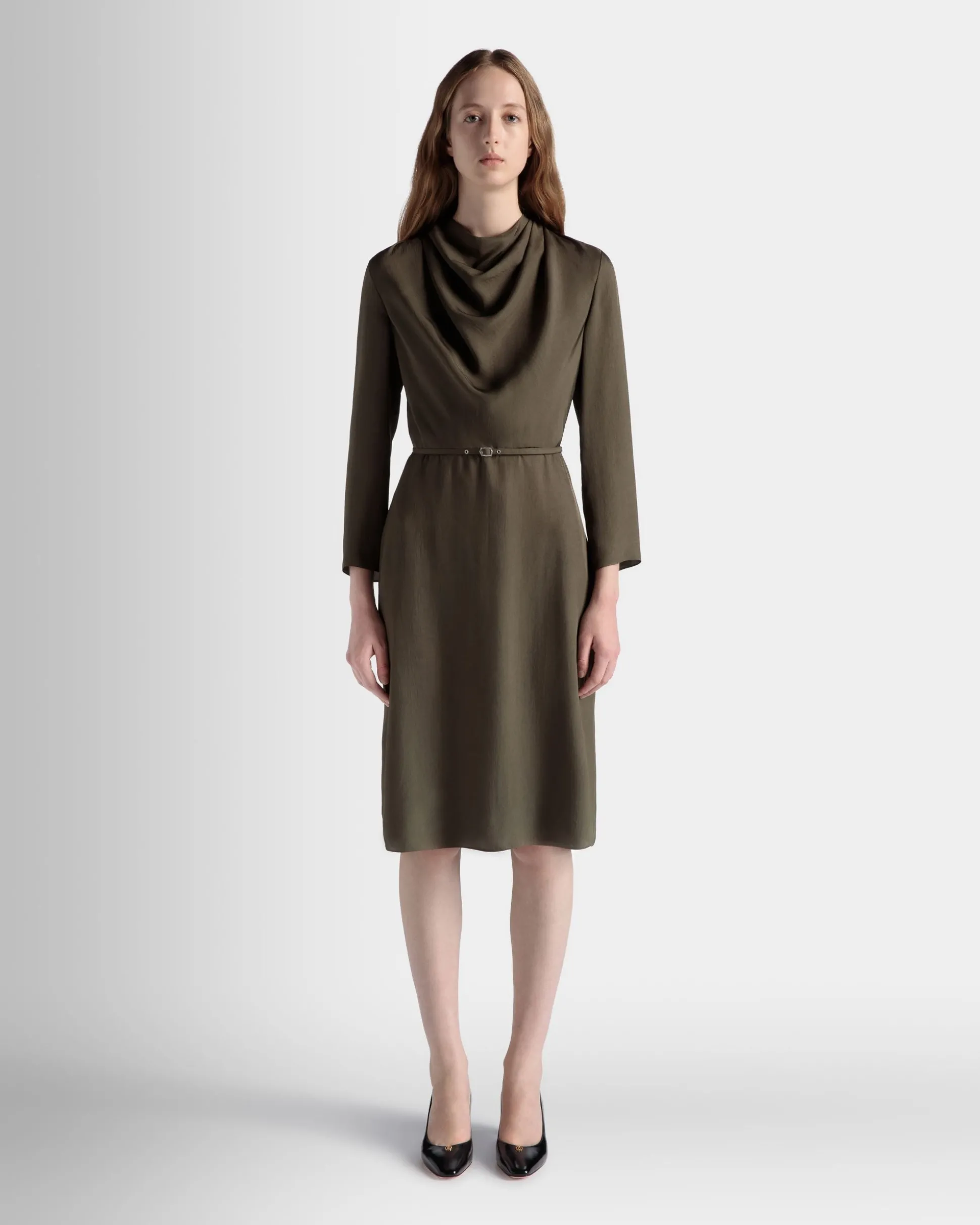 Midikleid Mit Gürtel Aus Fließendem Twill In Military Green