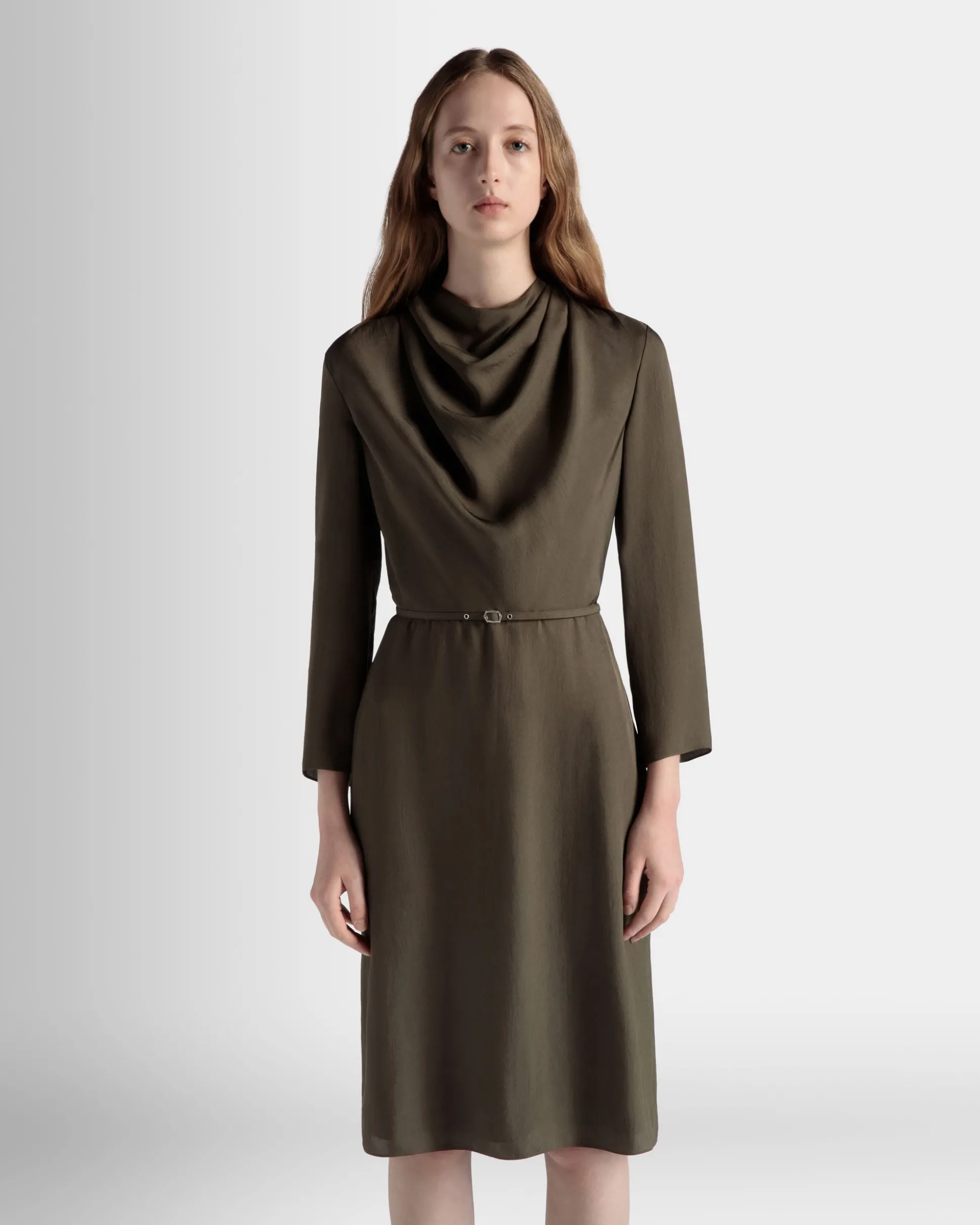 Midikleid Mit Gürtel Aus Fließendem Twill In Military Green