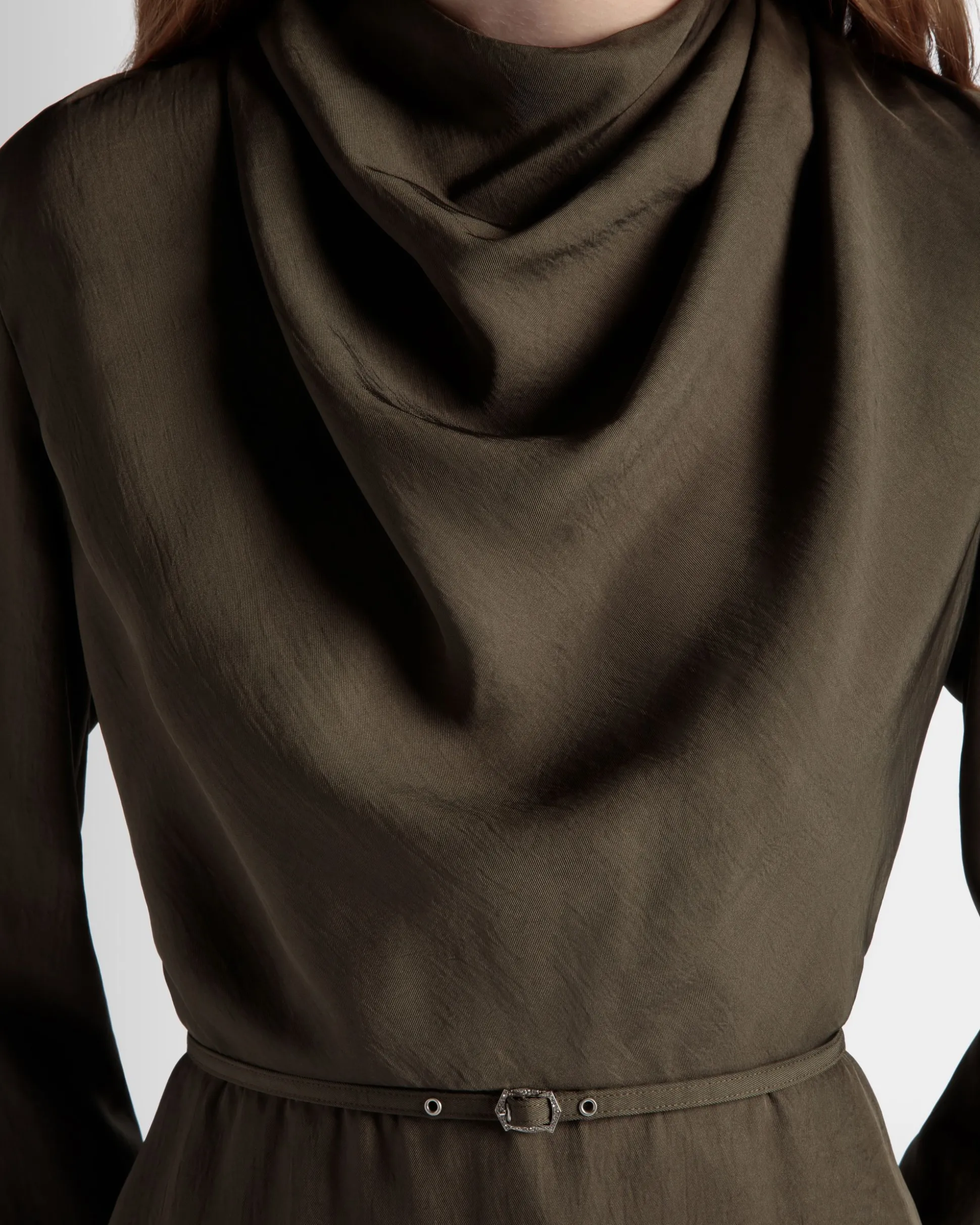 Midikleid Mit Gürtel Aus Fließendem Twill In Military Green