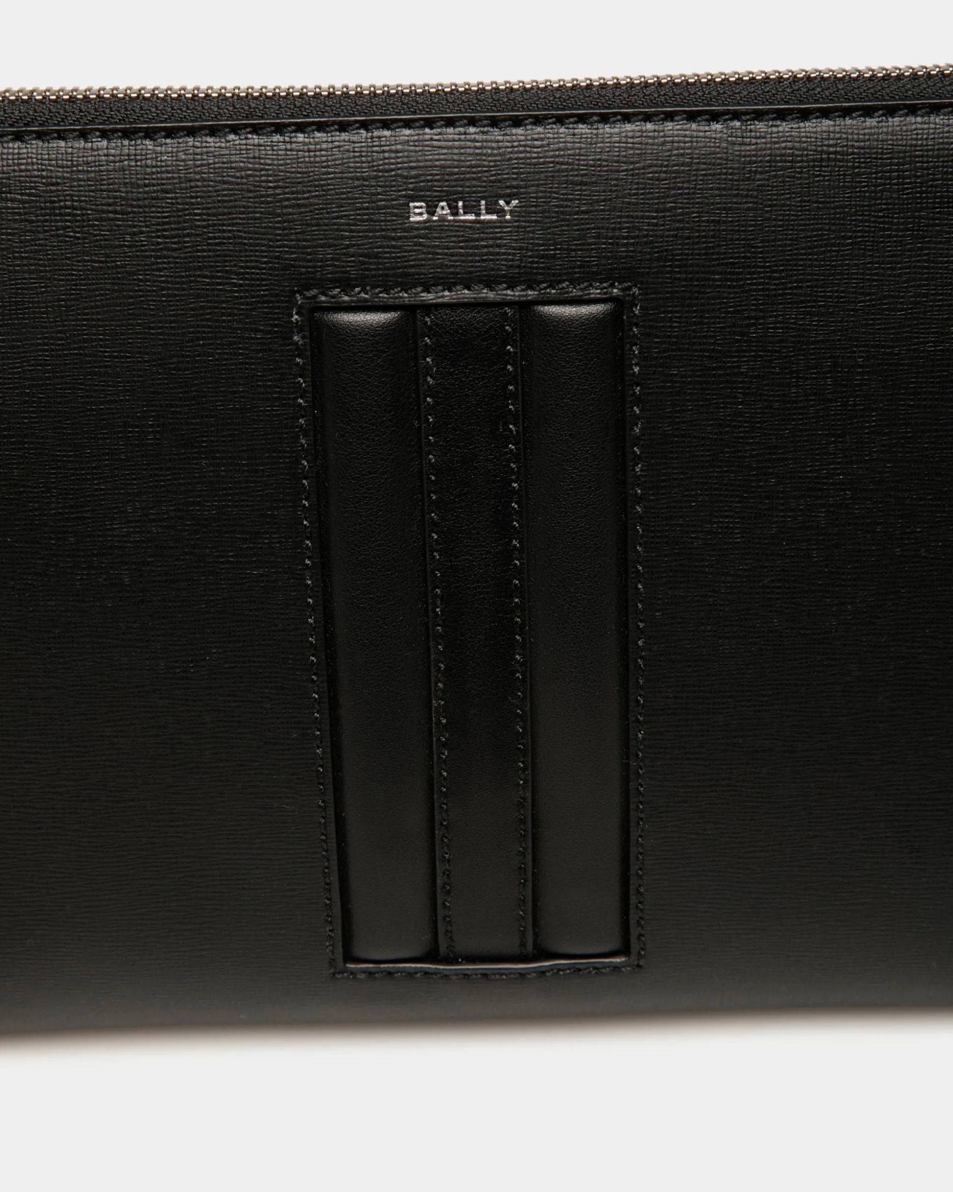 Mythos Pochette Aus Recyceltem Leder In Schwarz