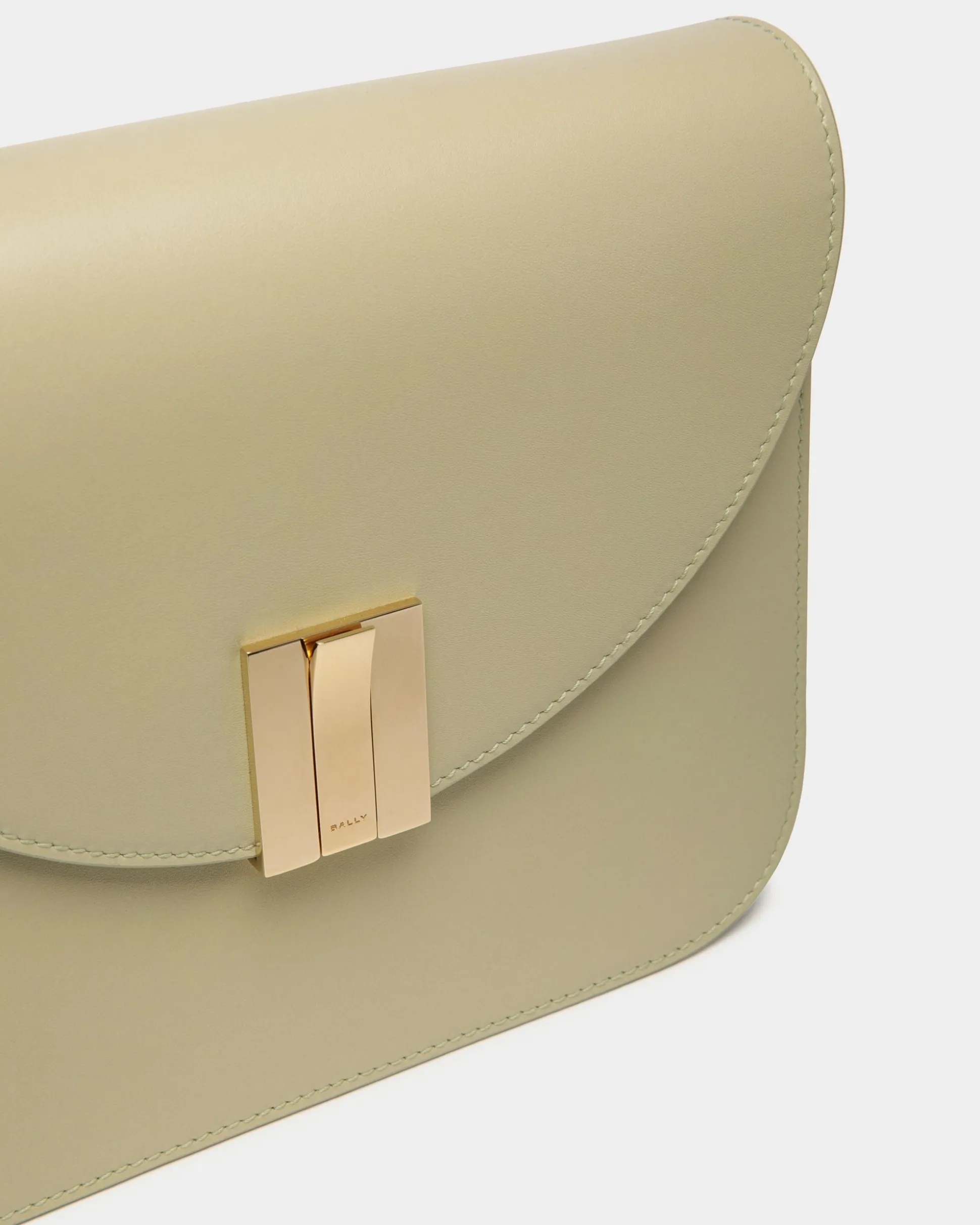 Ollam Umhängetasche Aus Leder In Light Green
