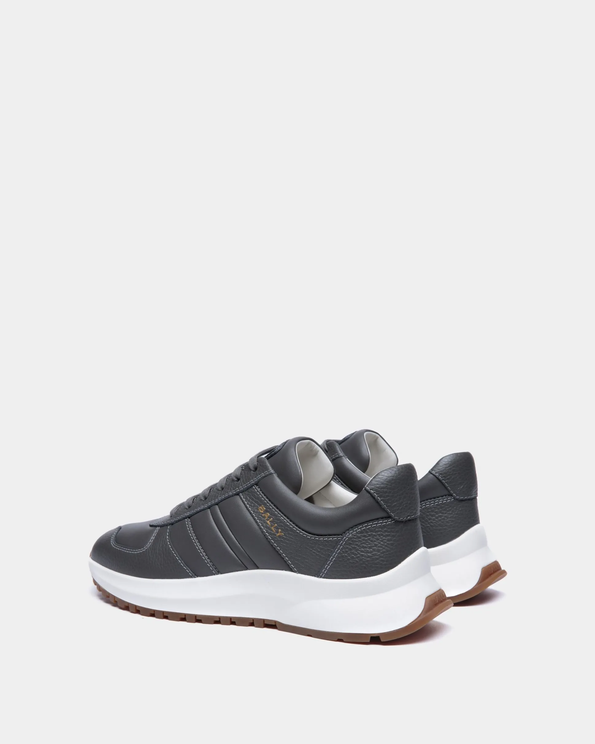 Outline Sneaker Aus Genarbtem Leder In Grau