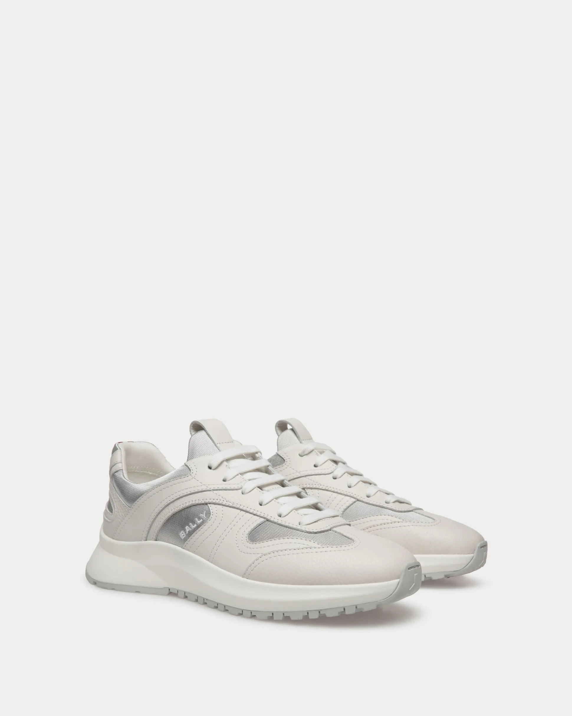 Outline Sneaker Aus Leder Und Nylon In Weiß