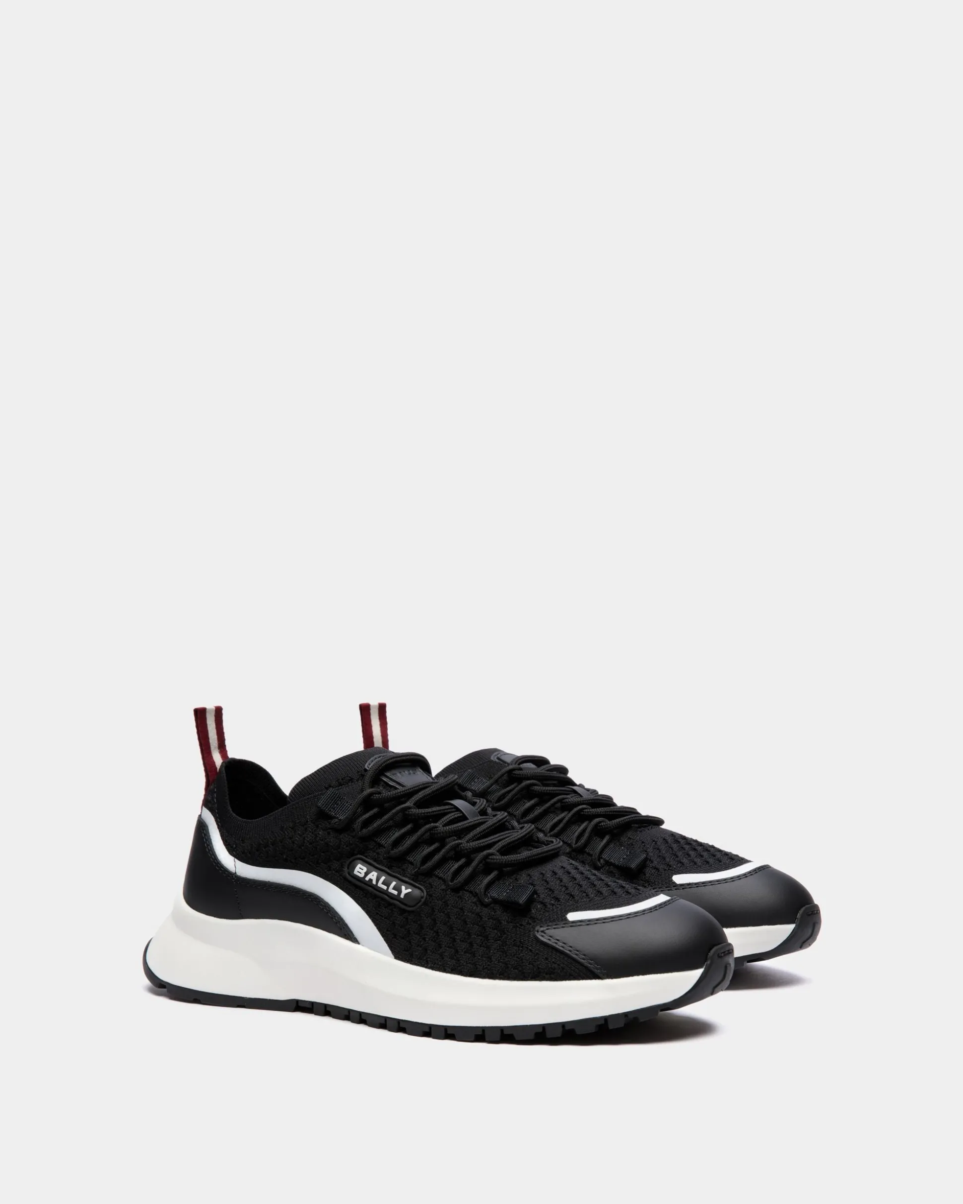 Outline Sneaker Aus Nylon In Schwarz