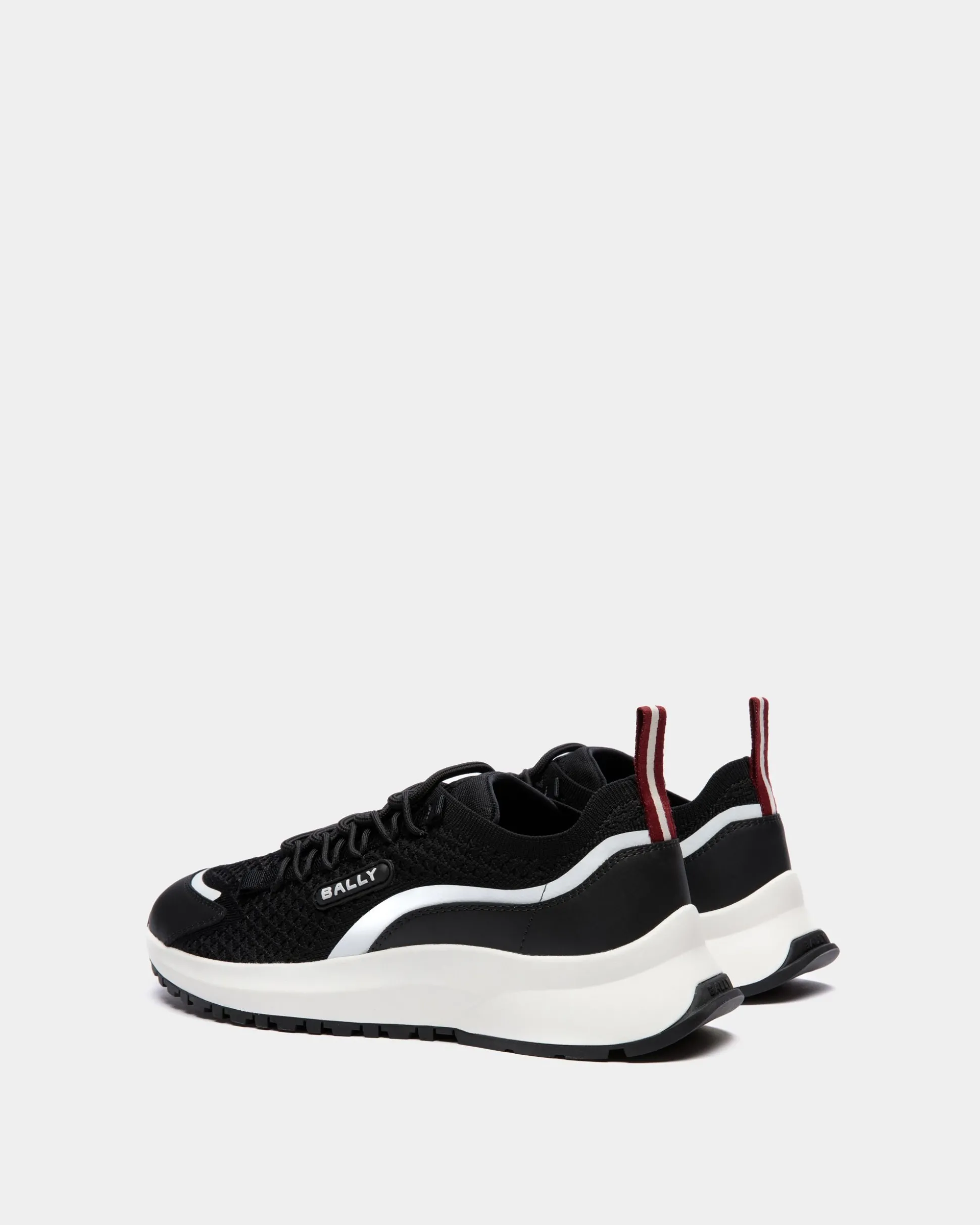 Outline Sneaker Aus Nylon In Schwarz