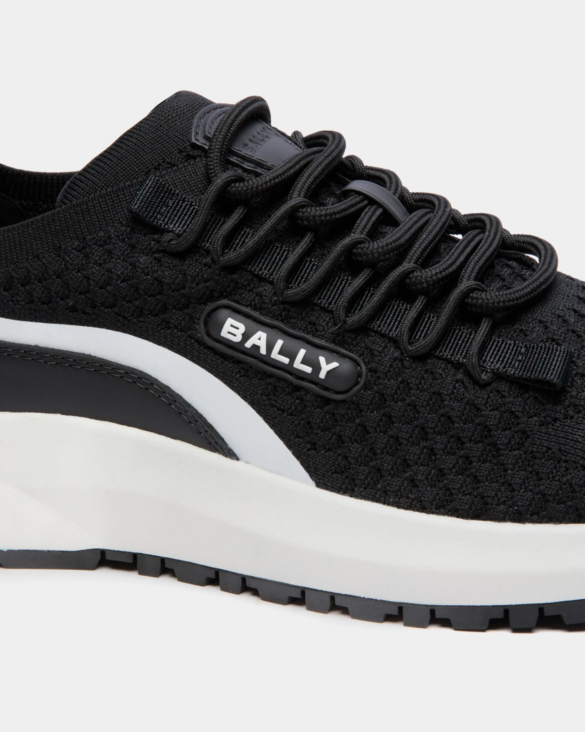 Outline Sneaker Aus Nylon In Schwarz