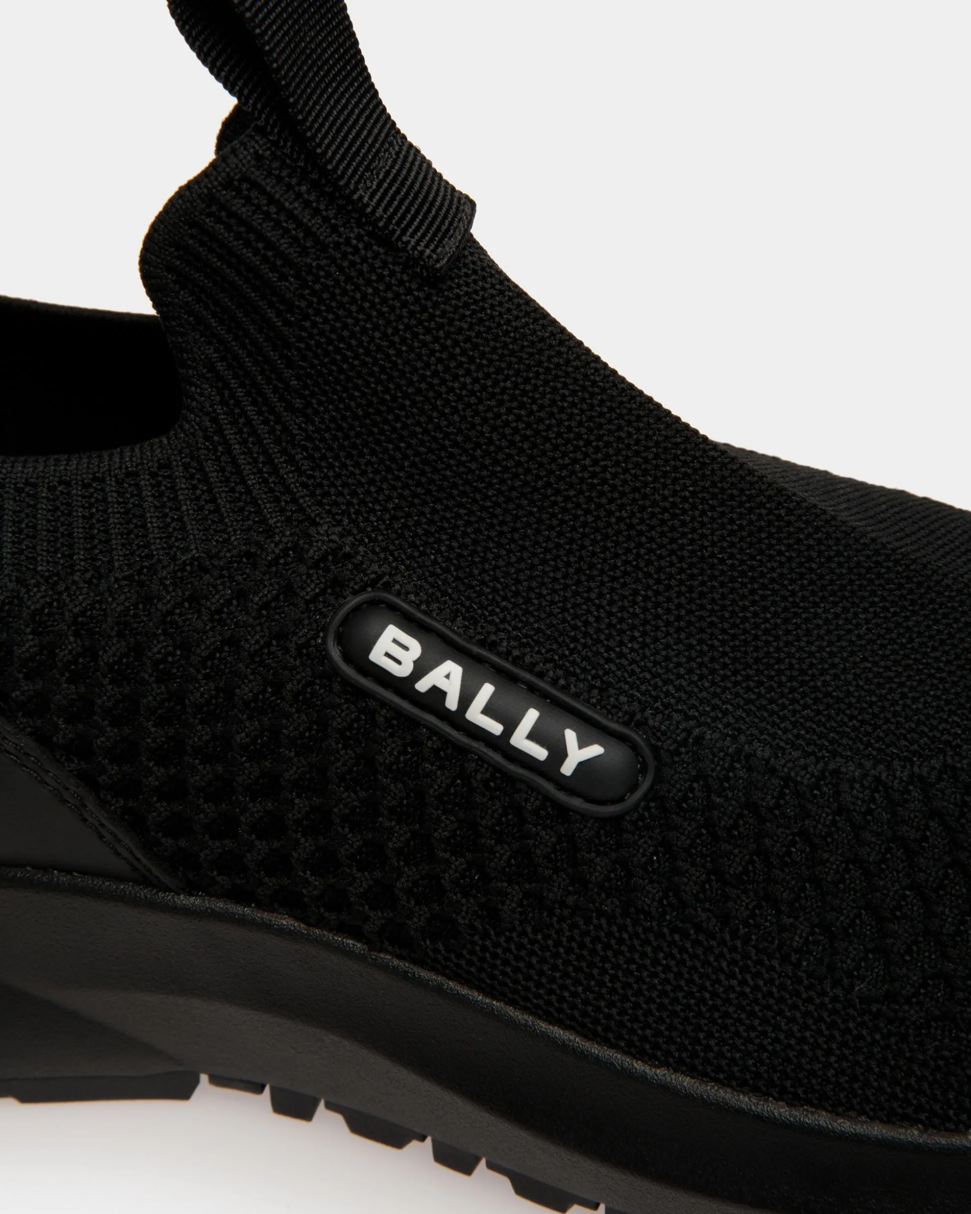 Outline Sneaker Aus Nylon In Schwarz