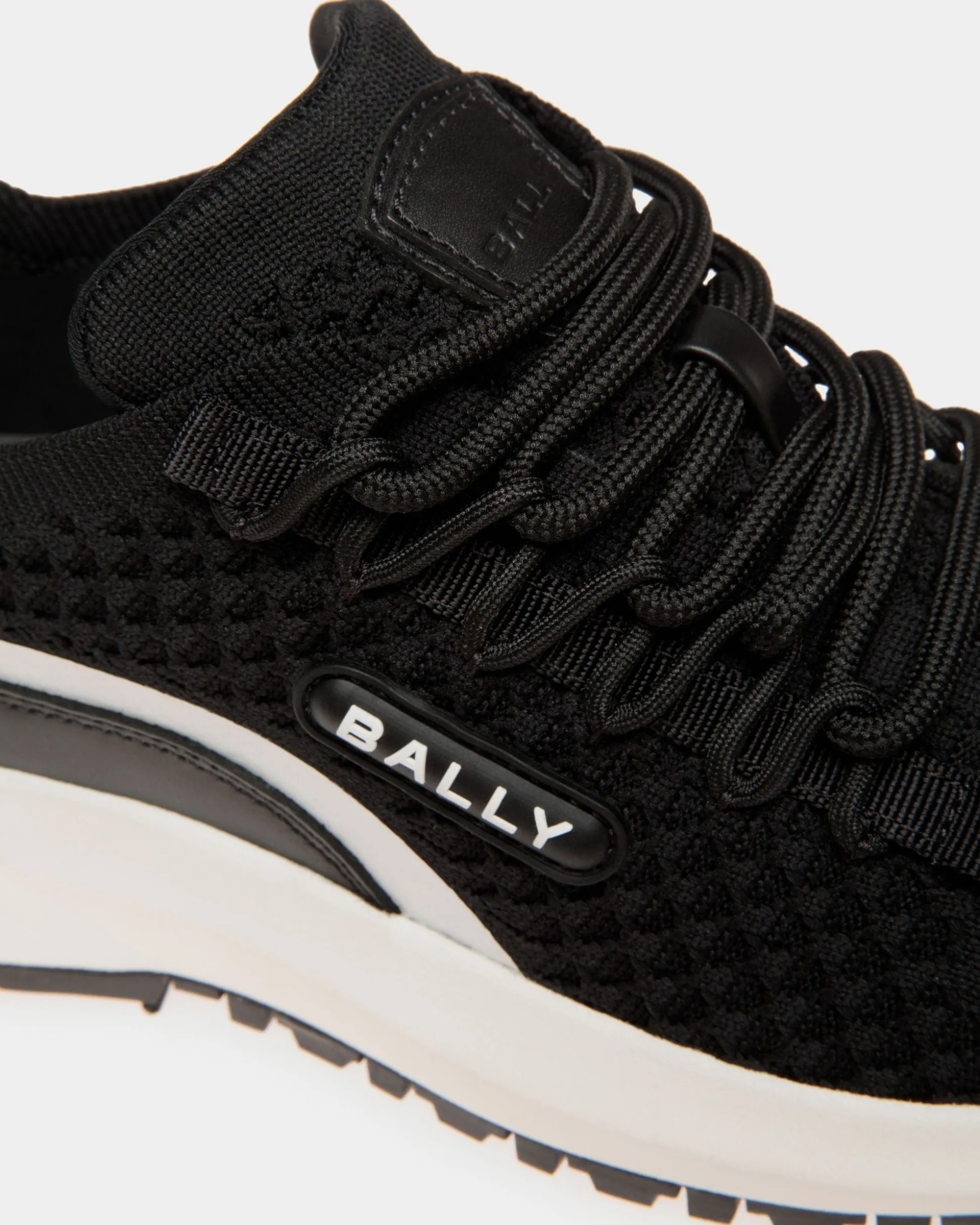 Outline Sneaker Aus Schwarzem Strickgewebe