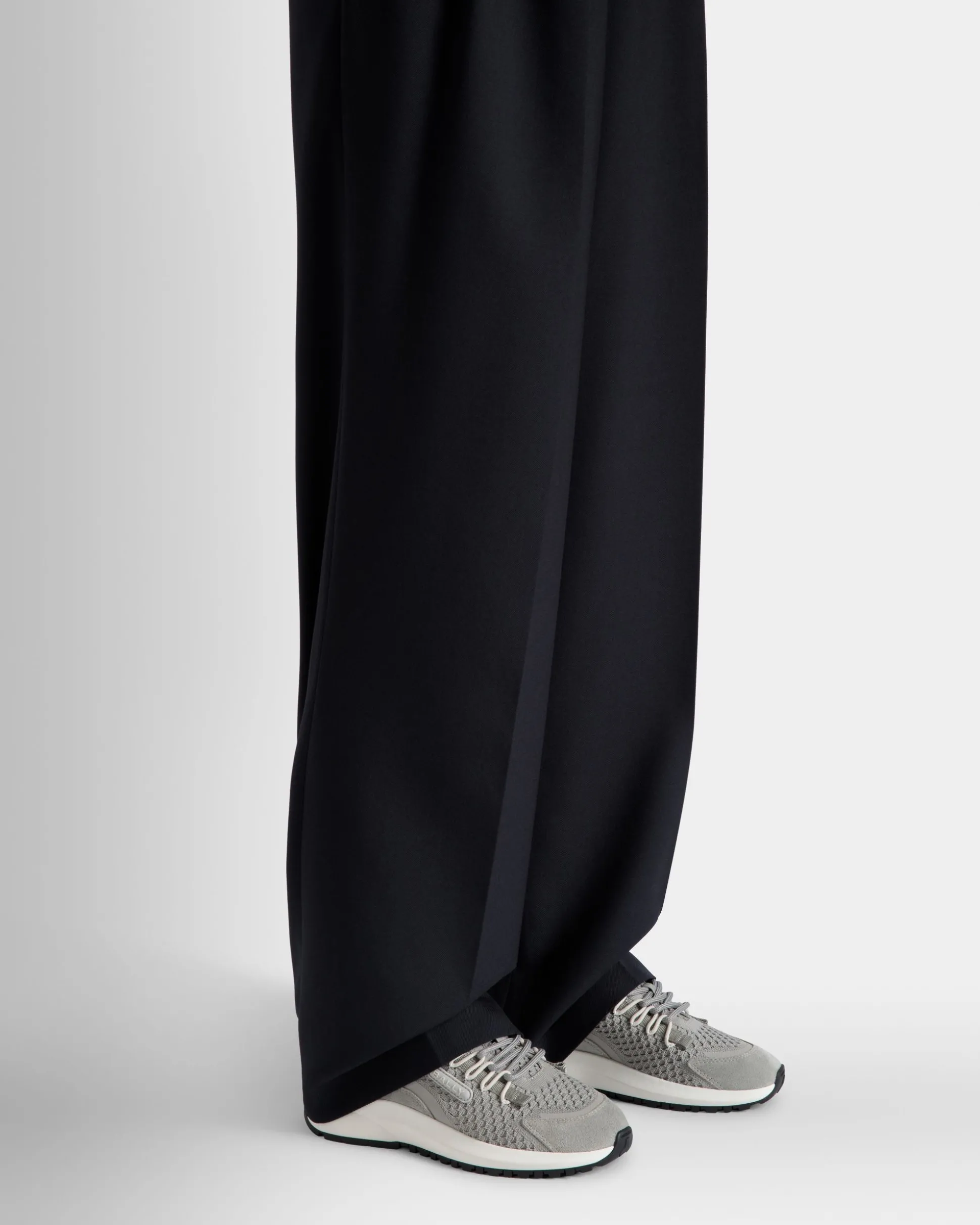 Outline Sneaker Aus Strickgewebe In Grau