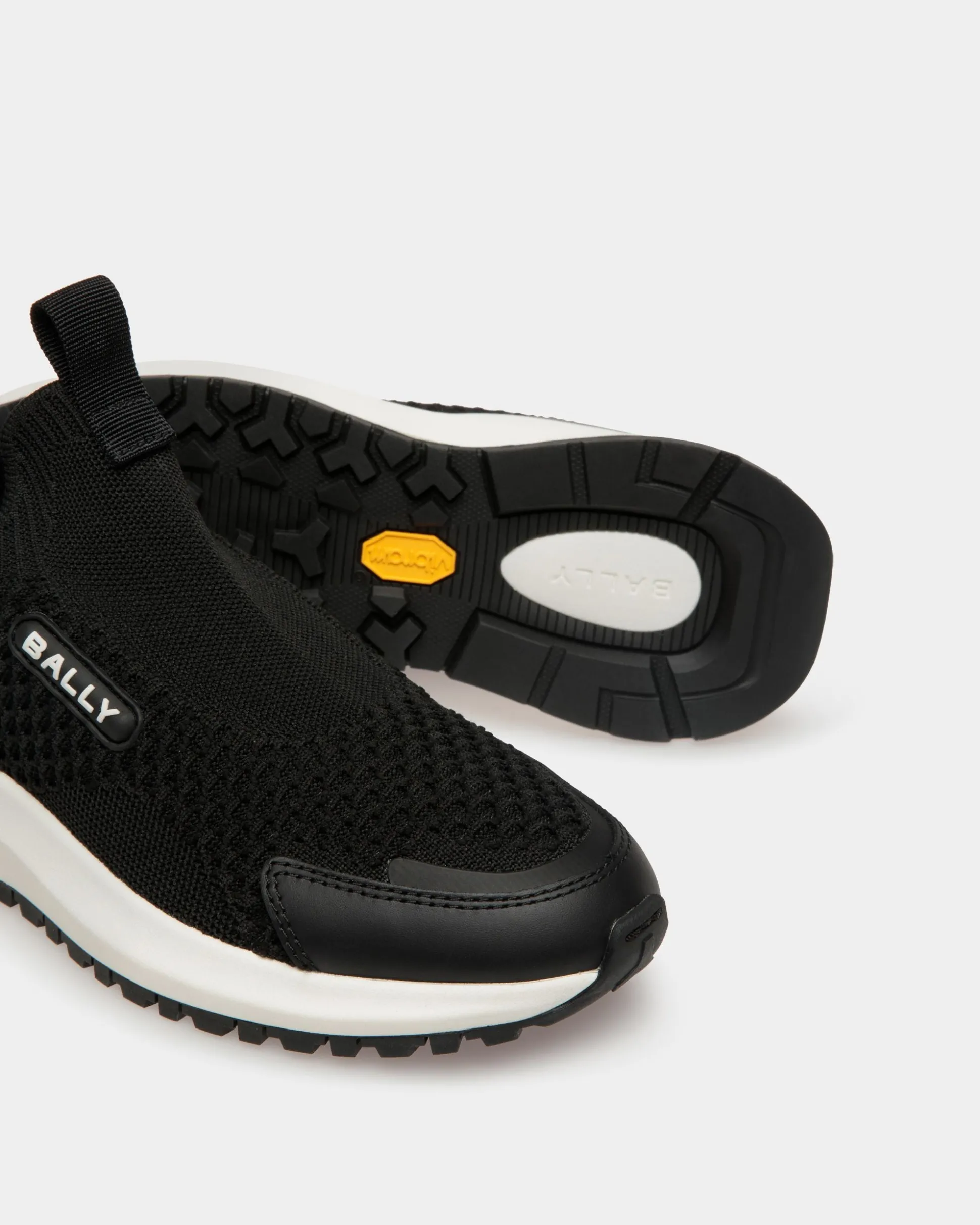 Outline Sneaker Aus Strickgewebe In Schwarz