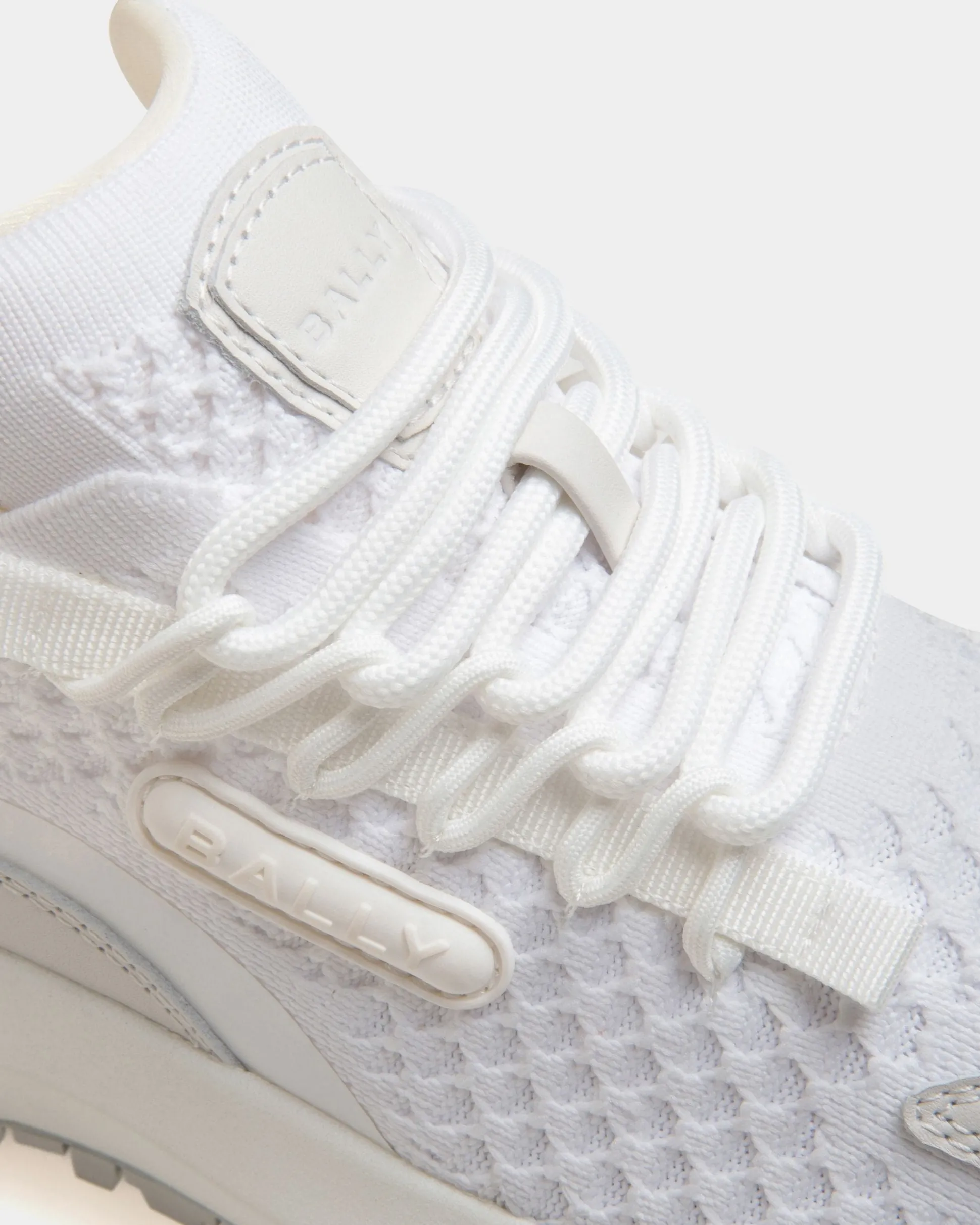Outline Sneaker Aus Strickgewebe In Weiß