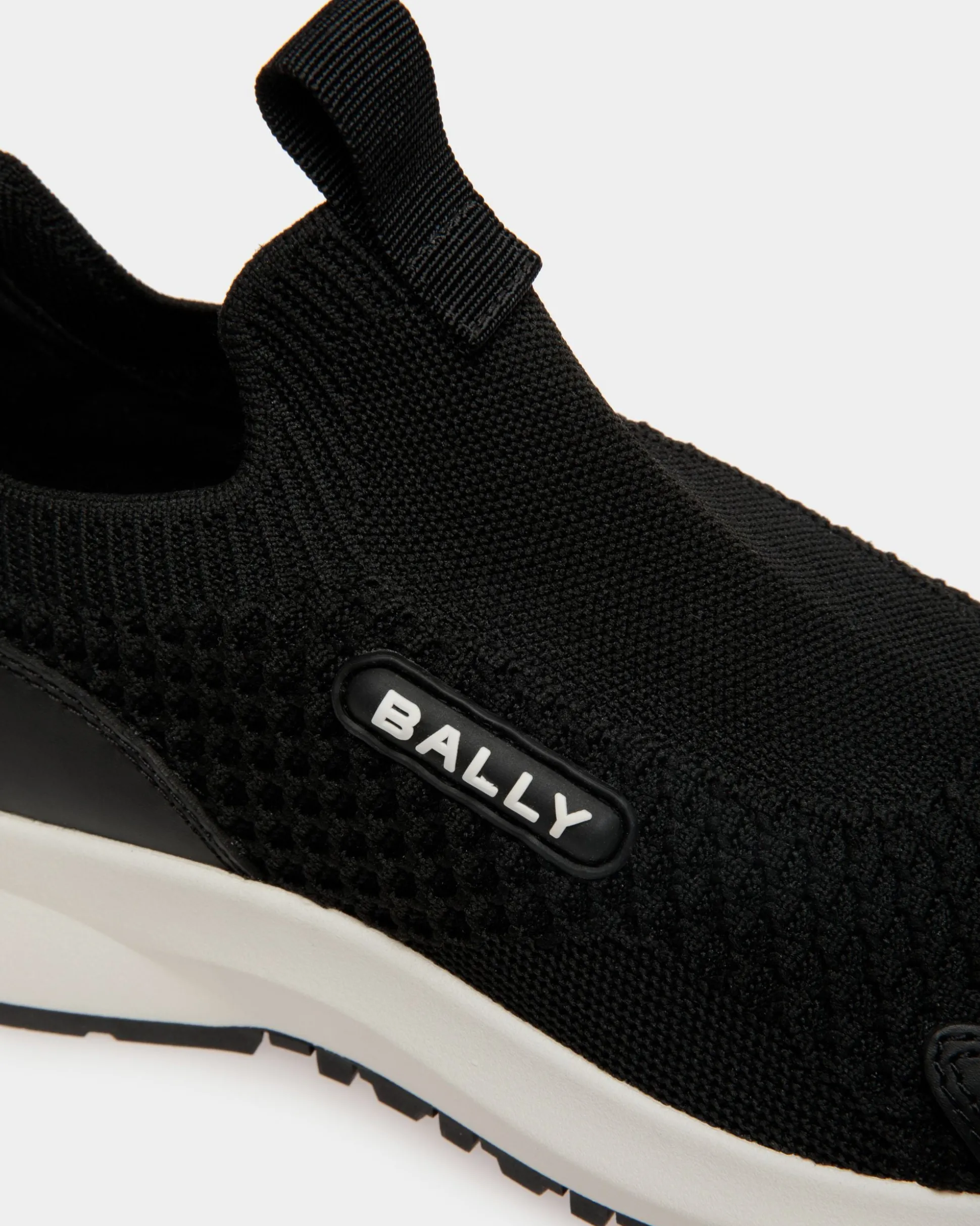 Outline Sneaker Aus Strickgewebe In Schwarz