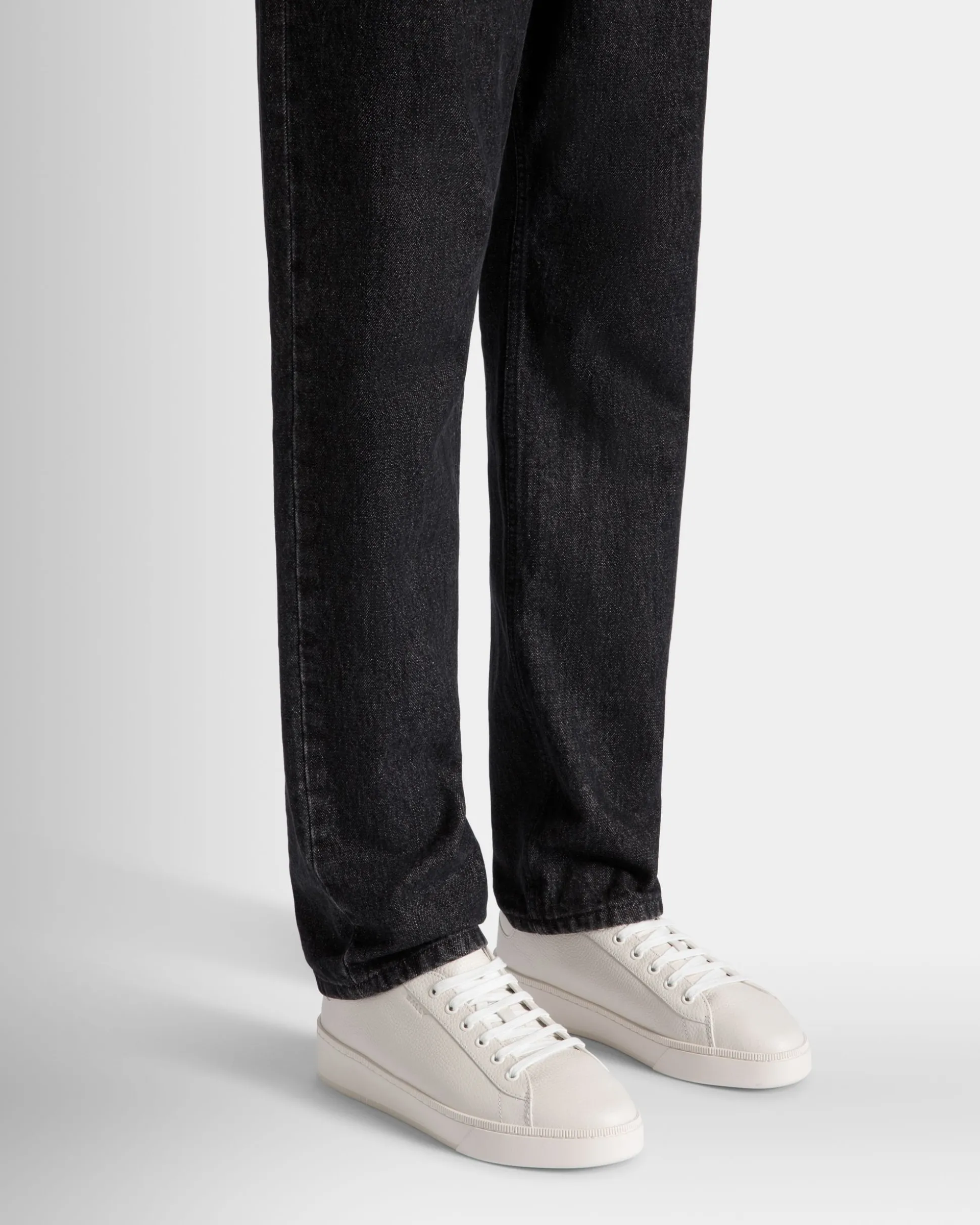 Raise Sneaker Aus Genarbtem Leder In Weiß