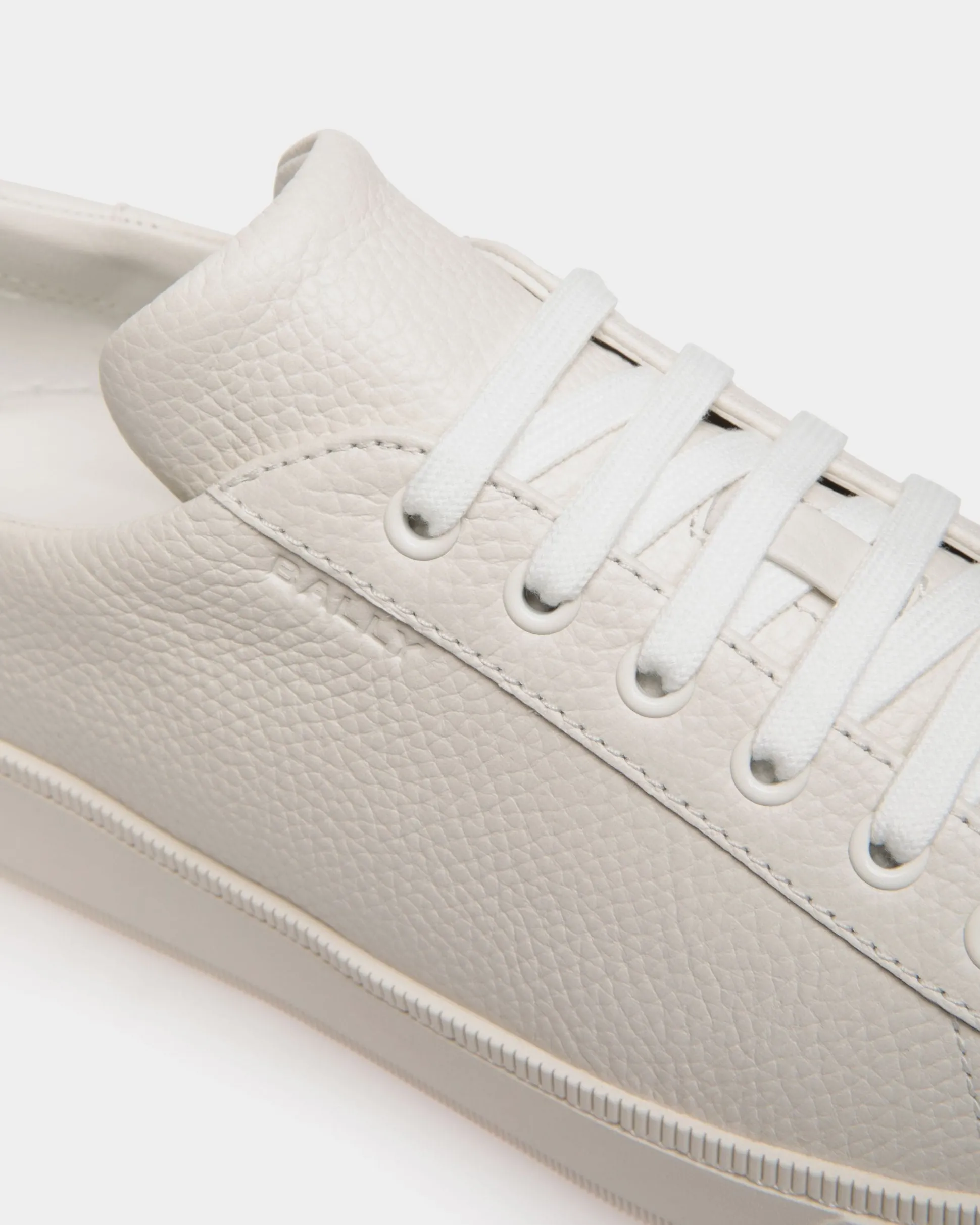 Raise Sneaker Aus Genarbtem Leder In Weiß
