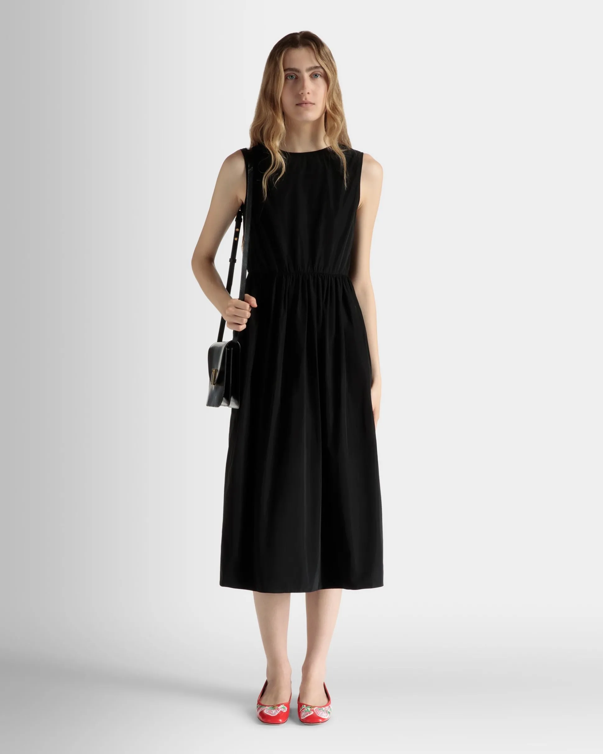 Ärmelloses Midikleid Aus Technischer Duchesse In Schwarz