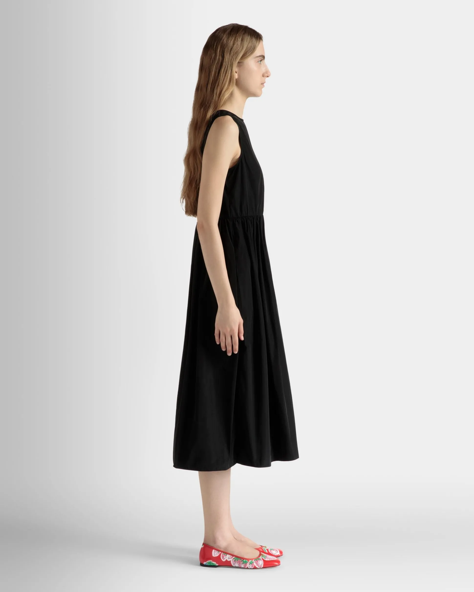 Ärmelloses Midikleid Aus Technischer Duchesse In Schwarz