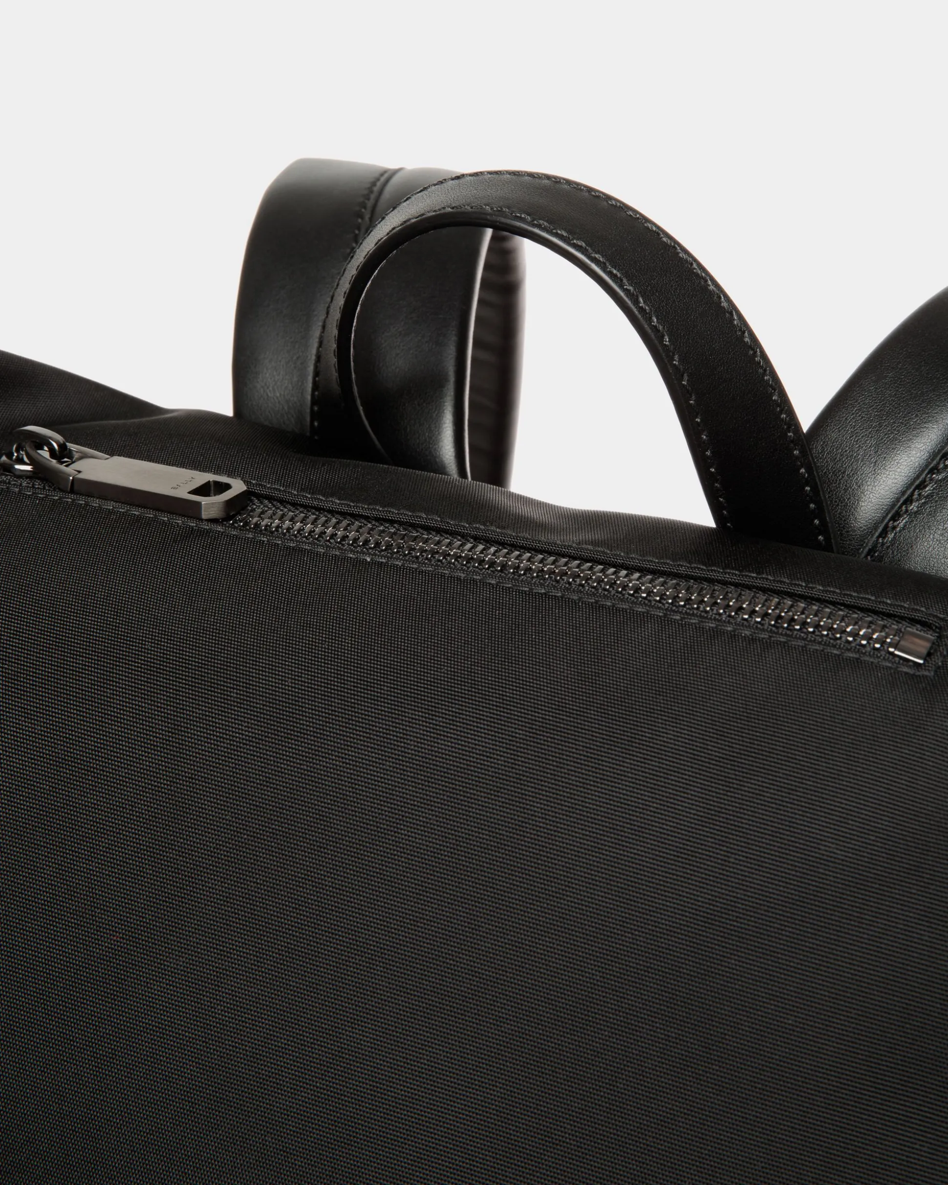 Rucksack Aus Nylon In Schwarz Aus Der Adrien Brody Travel-Kollektion