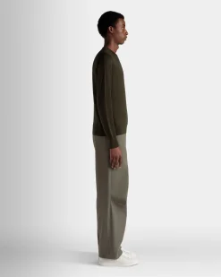 Rundhalspullover Aus Kaschmir In Military Green Aus Der Adrien Brody Travel-Kollektion