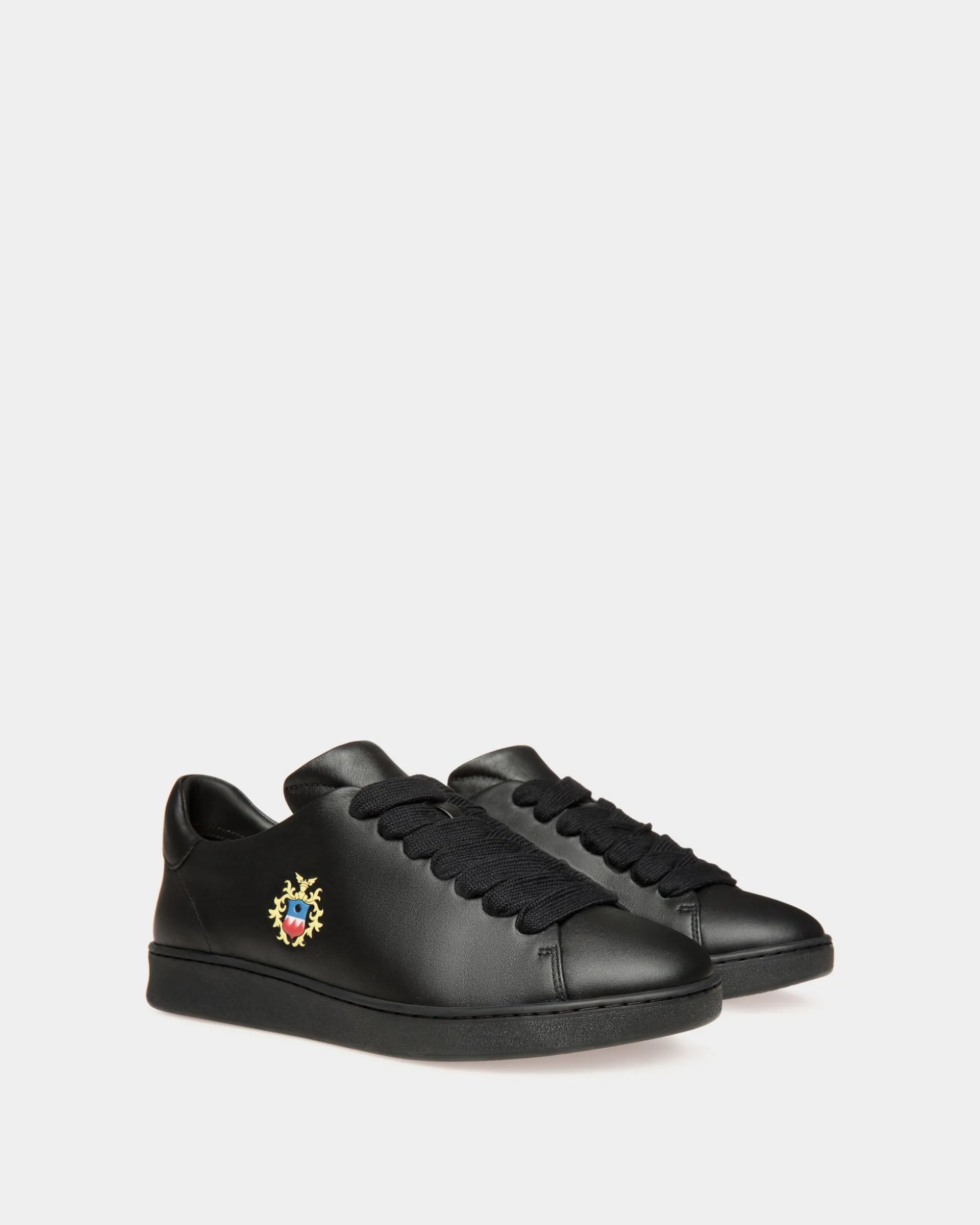 Sneaker Aus Leder In Schwarz Aus Der Adrien Brody Travel-Kollektion