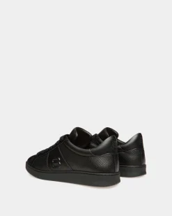 Sneaker Aus Leder In Schwarz Aus Der Adrien Brody Travel-Kollektion