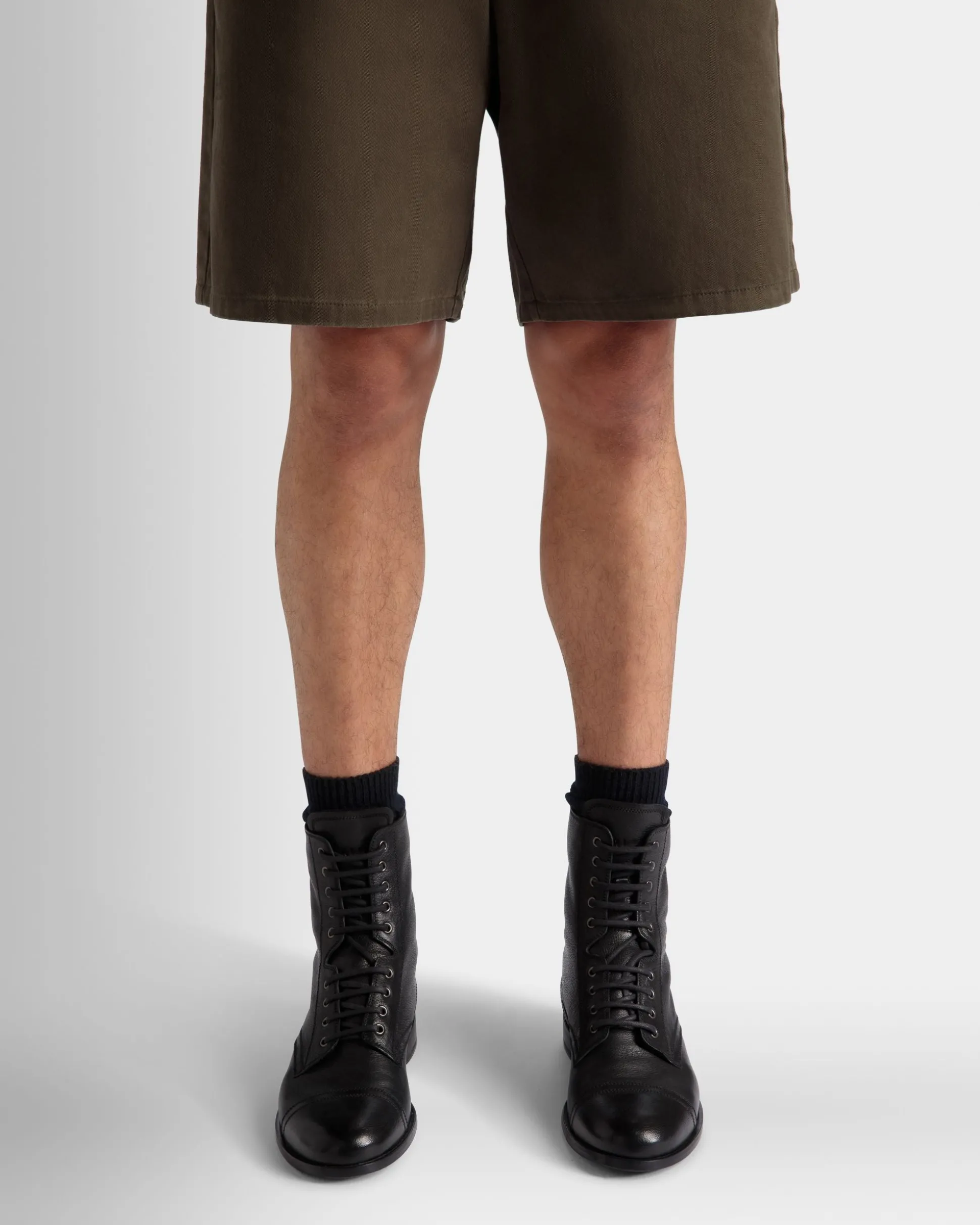 Stiefeletten Aus Leder In Schwarz Aus Der Adrien Brody Travel-Kollektion