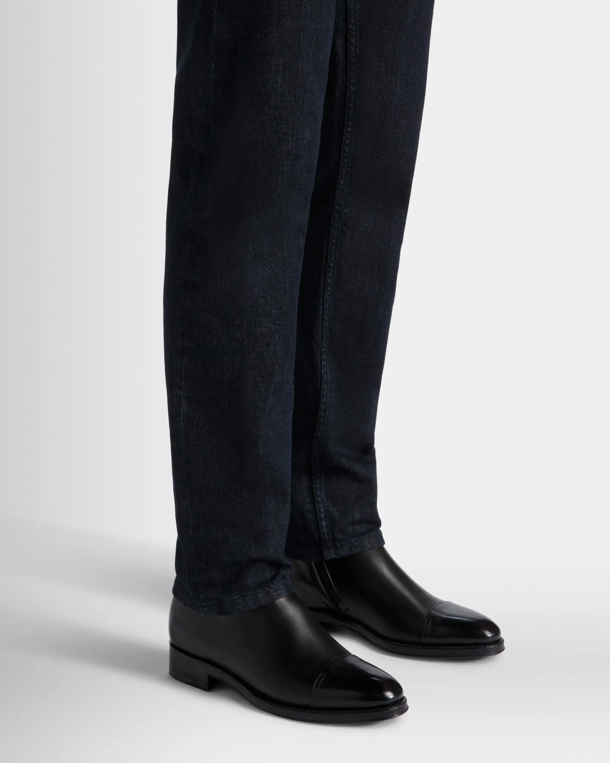 Stiefeletten Aus Leder In Schwarz Aus Der Adrien Brody Travel-Kollektion