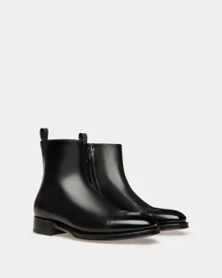 Stiefeletten Aus Leder In Schwarz Aus Der Adrien Brody Travel-Kollektion