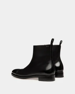 Stiefeletten Aus Leder In Schwarz Aus Der Adrien Brody Travel-Kollektion